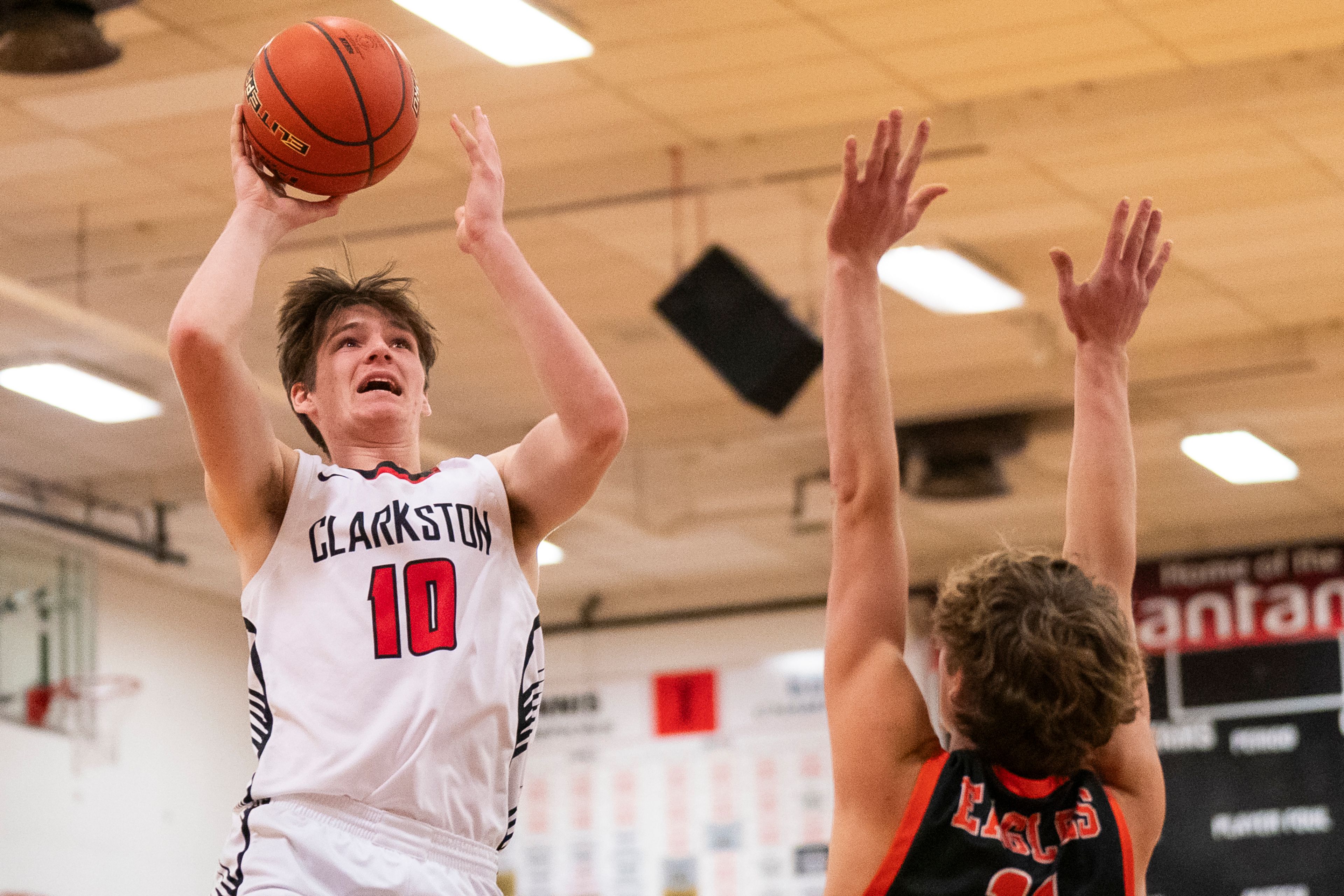 Clarkston’s Carter Steinwand (10) shoots the ball during their game against West Valley on Tuesday at Clarkston High School.