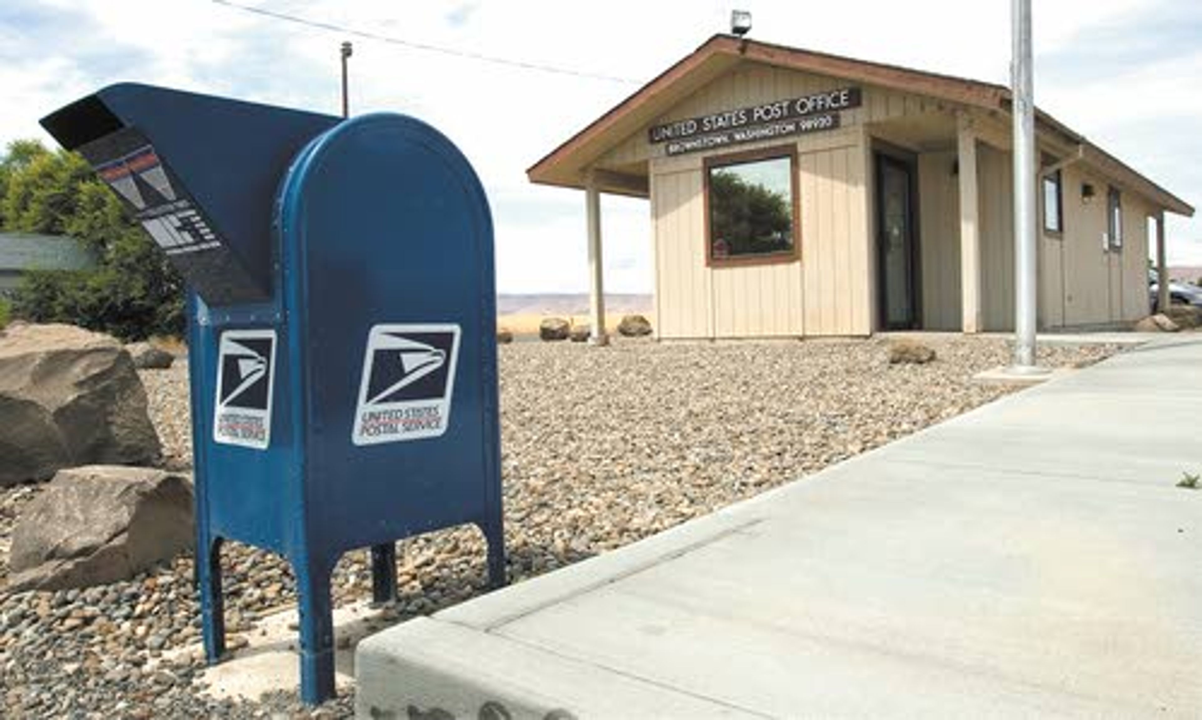 Closing post offices will hurt some towns