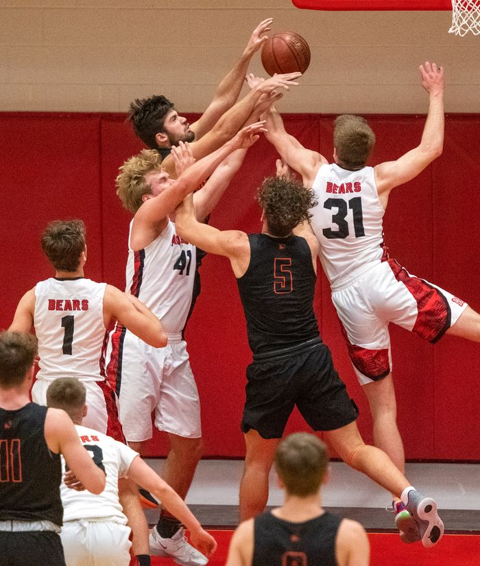 Trojans steal one from Moscow