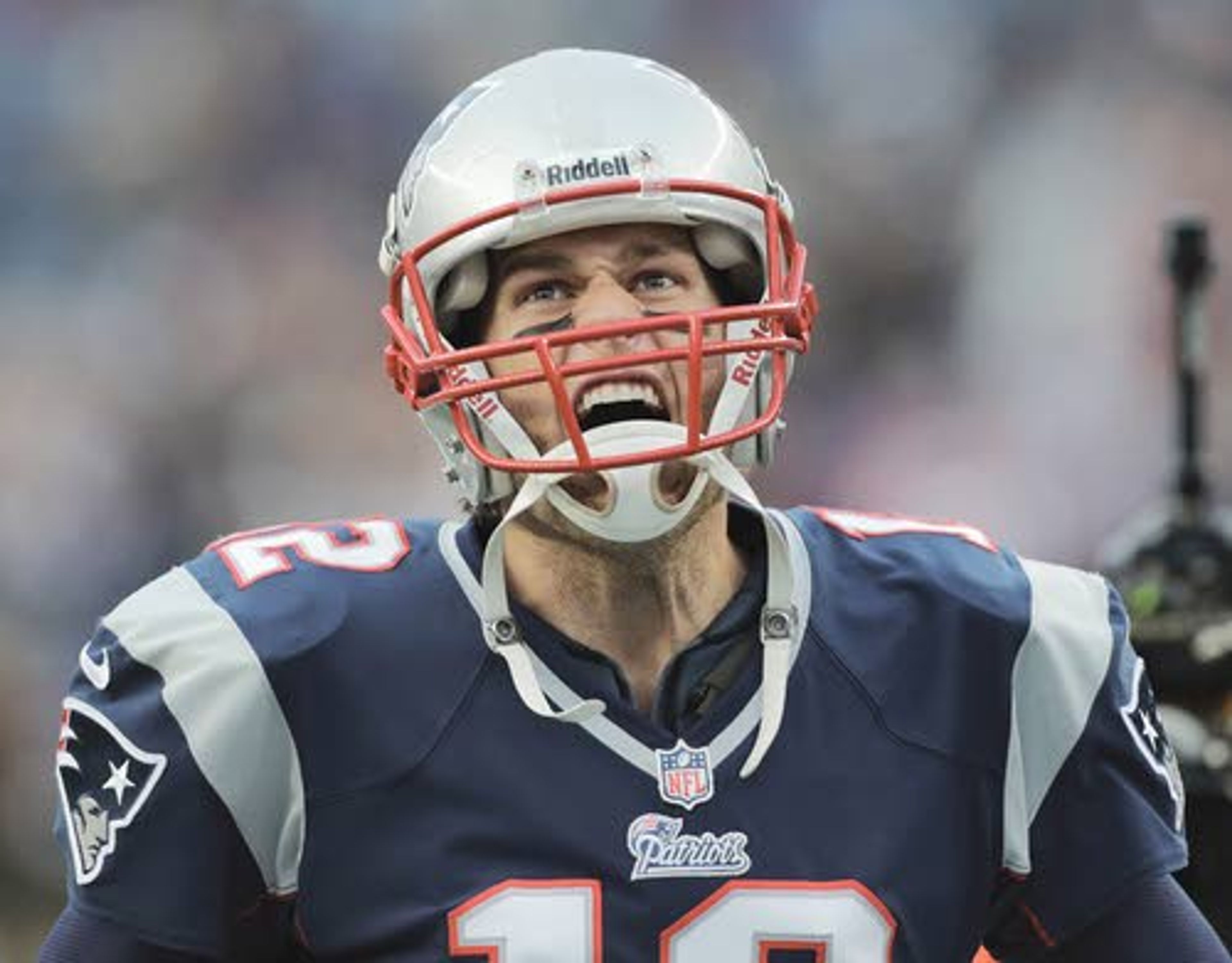Pats' Brady surpasses Montana in playoff wins