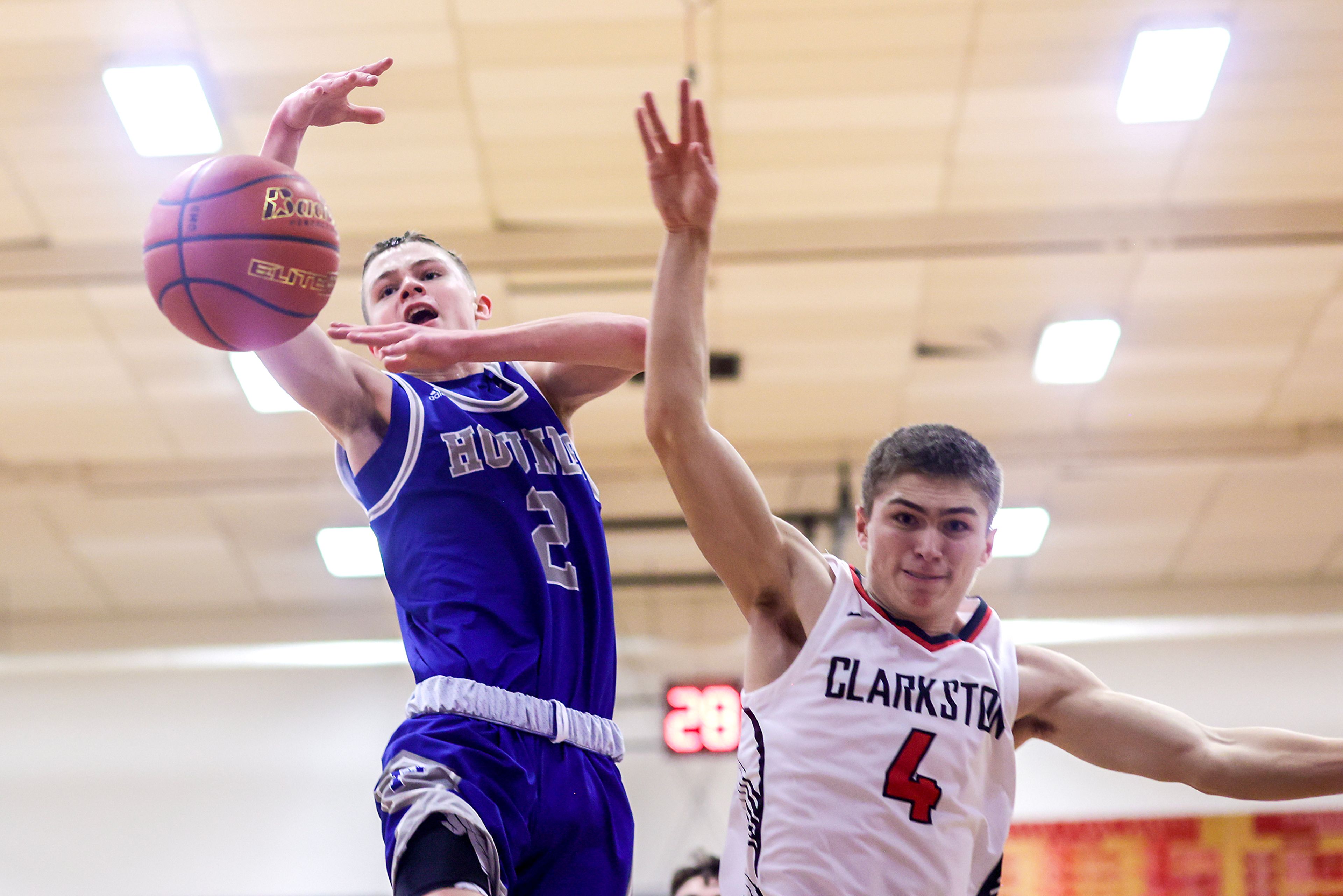 Pullman point guard Jaedyn Brown, left, loses the ball as Clarkston guard Xander Van Tine defends during Tuesday's Class 2A Greater Spokane League boys basketball game.