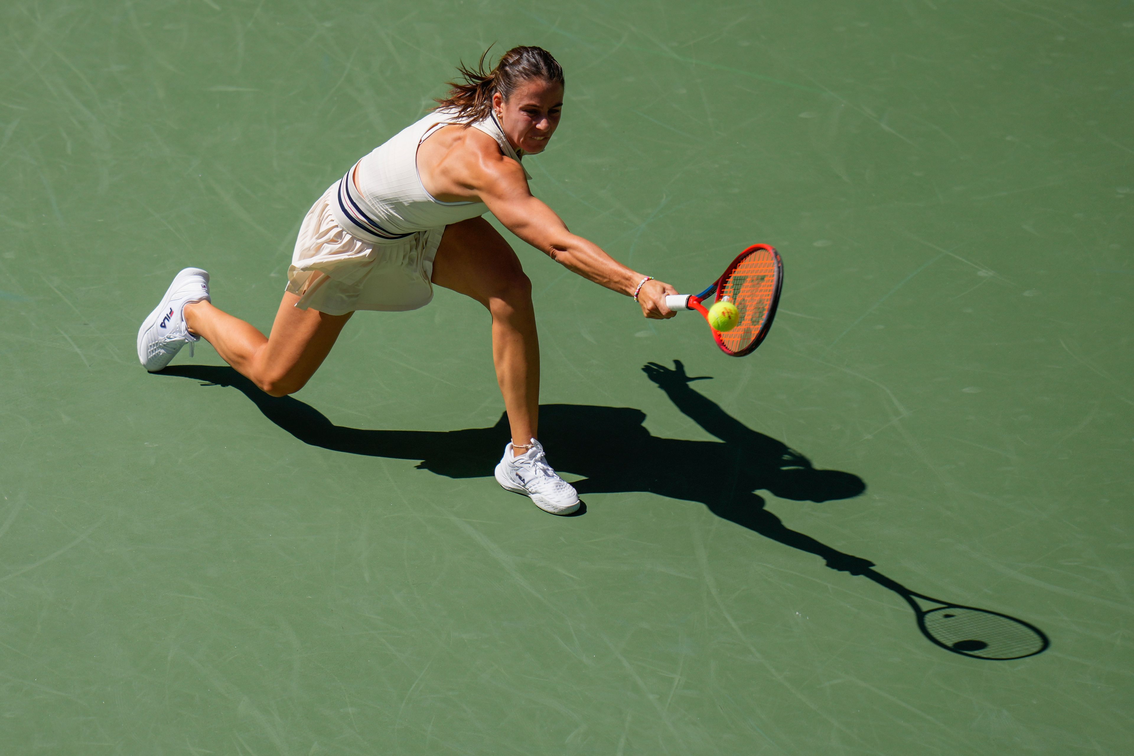 Emma Navarro, of the United States, returns a shot to Paula Badosa, of Spain, during the quarterfinals of the U.S. Open tennis championships, Tuesday, Sept. 3, 2024, in New York.