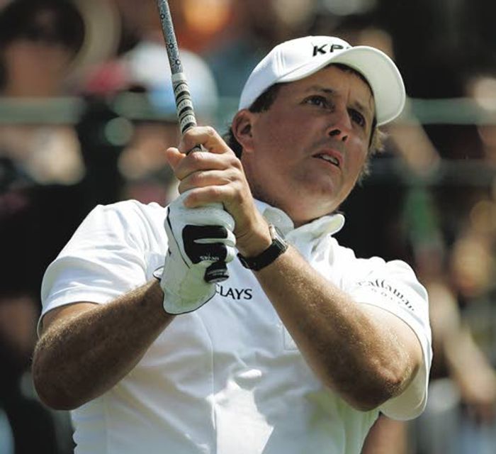 Virus can't throw Mickelson off course