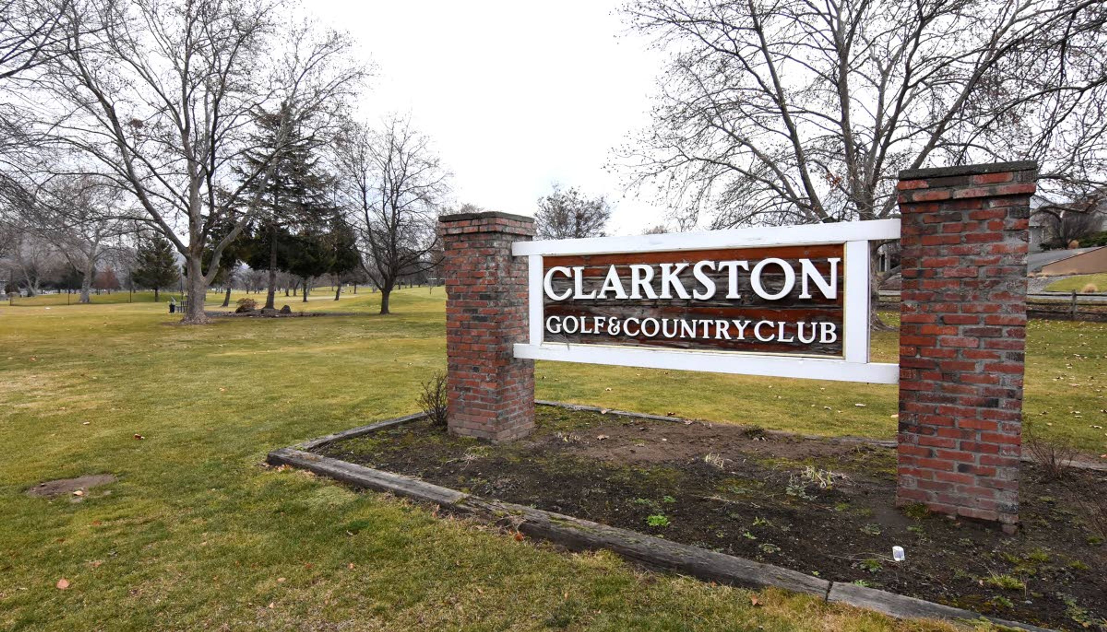 The Nez Perce Tribe completed its purchase of the Clarkston Golf and Country Club on Friday.