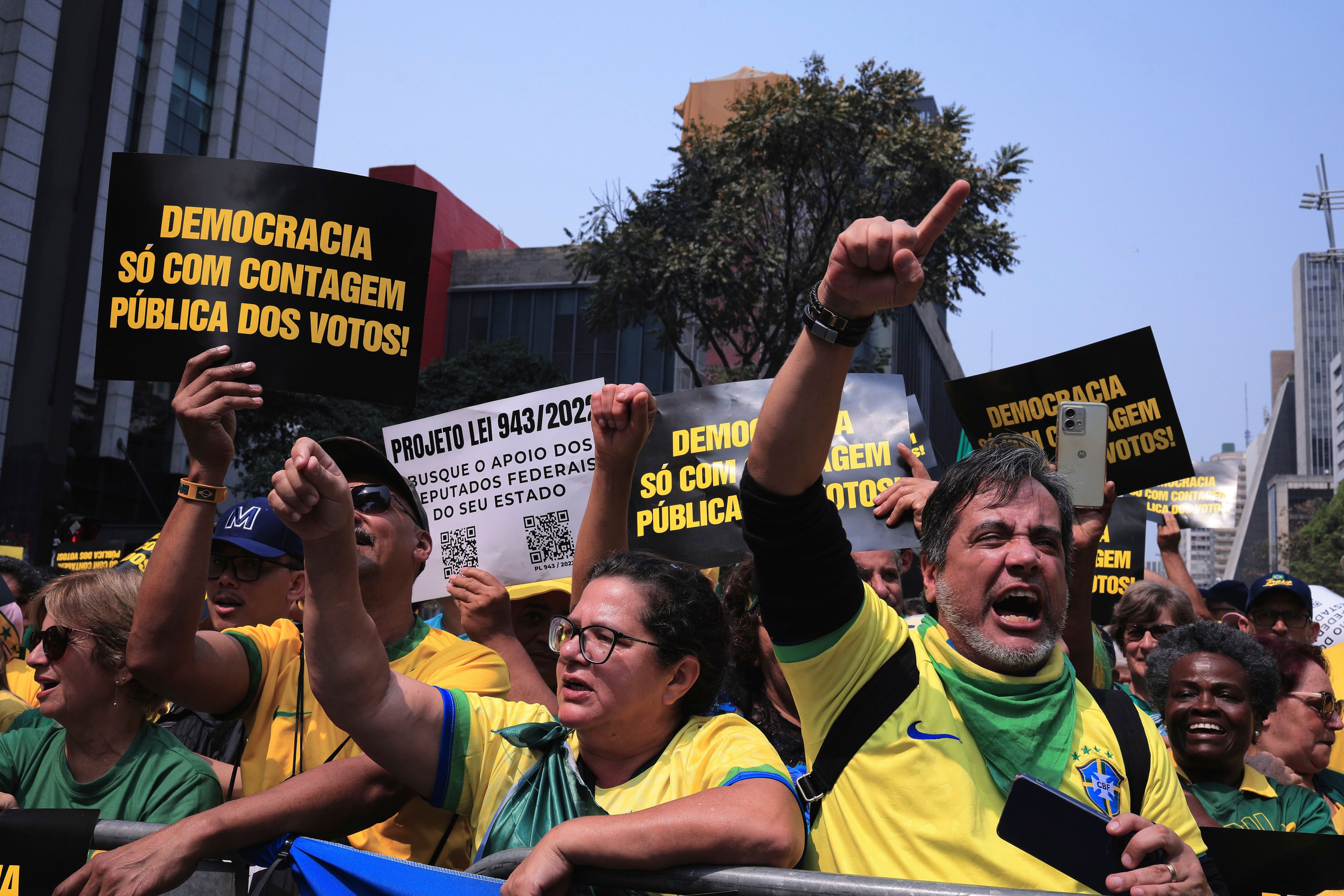 Demonstrators take part in a protest calling for the impeachment of Supreme Court Minister Alexandre de Moraes, who recently imposed a nationwide block on Elon Musk’s social media platform X, in Sao Paulo, Saturday, Sept. 7, 2024.