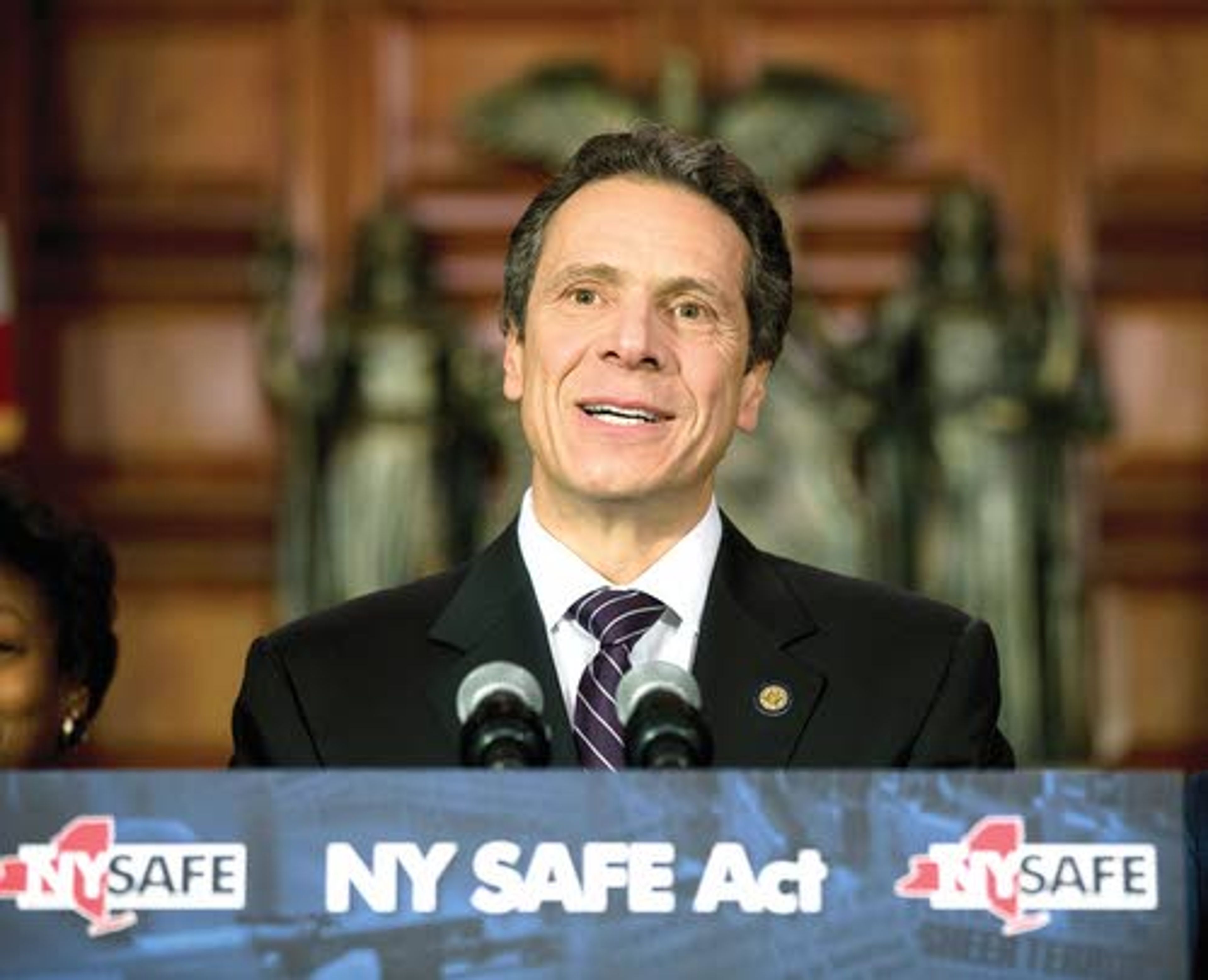 New York lawmakers tighten state's gun laws