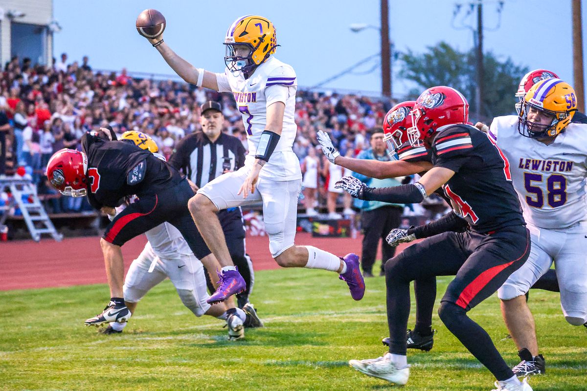 Big turnovers help Bengals beat Bantams in another Battle of the Bridges showdown