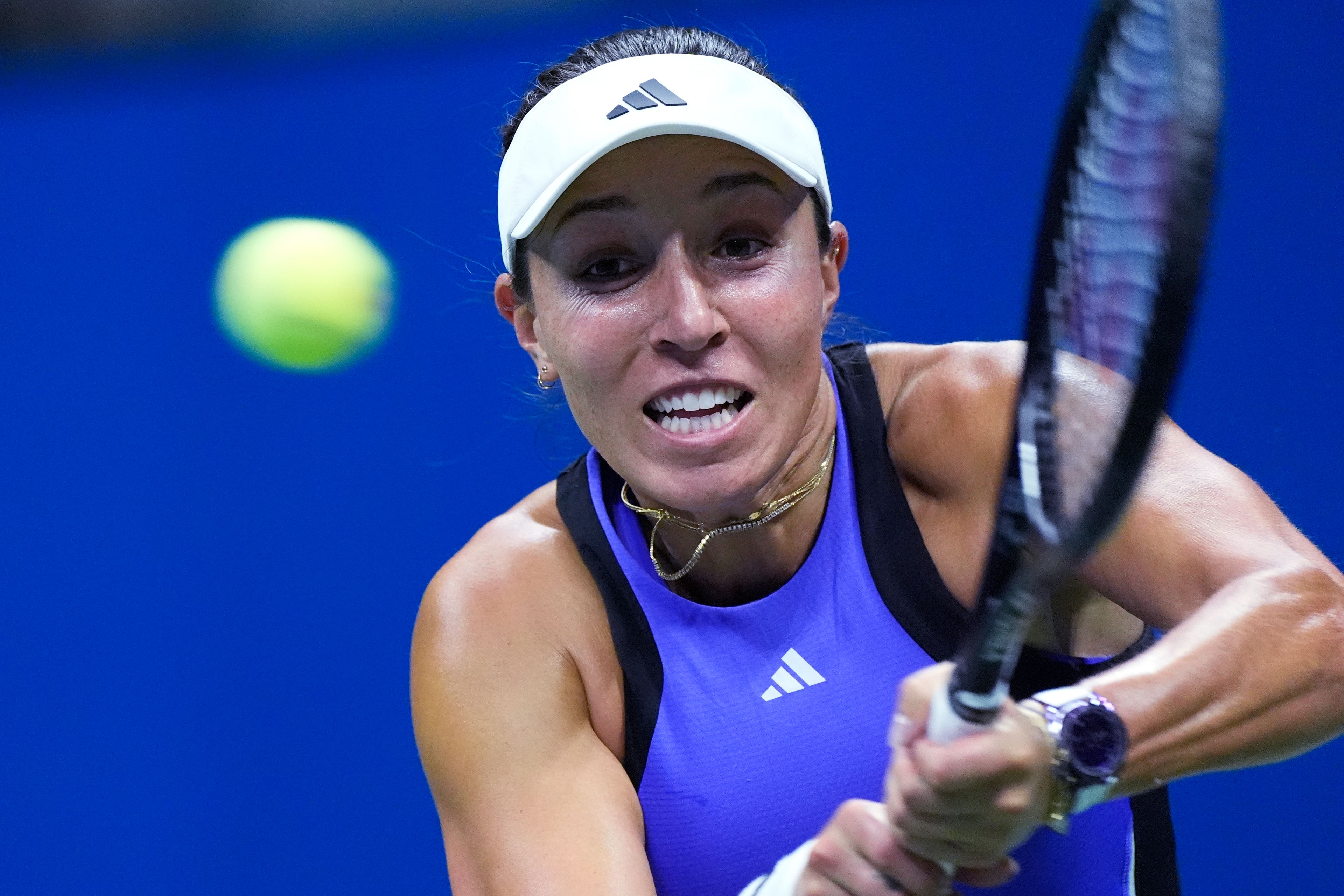 Jessica Pegula, of the United States, returns to Iga Świątek, of Poland, during the quarterfinals of the U.S. Open tennis championships, Wednesday, Sept. 4, 2024, in New York.