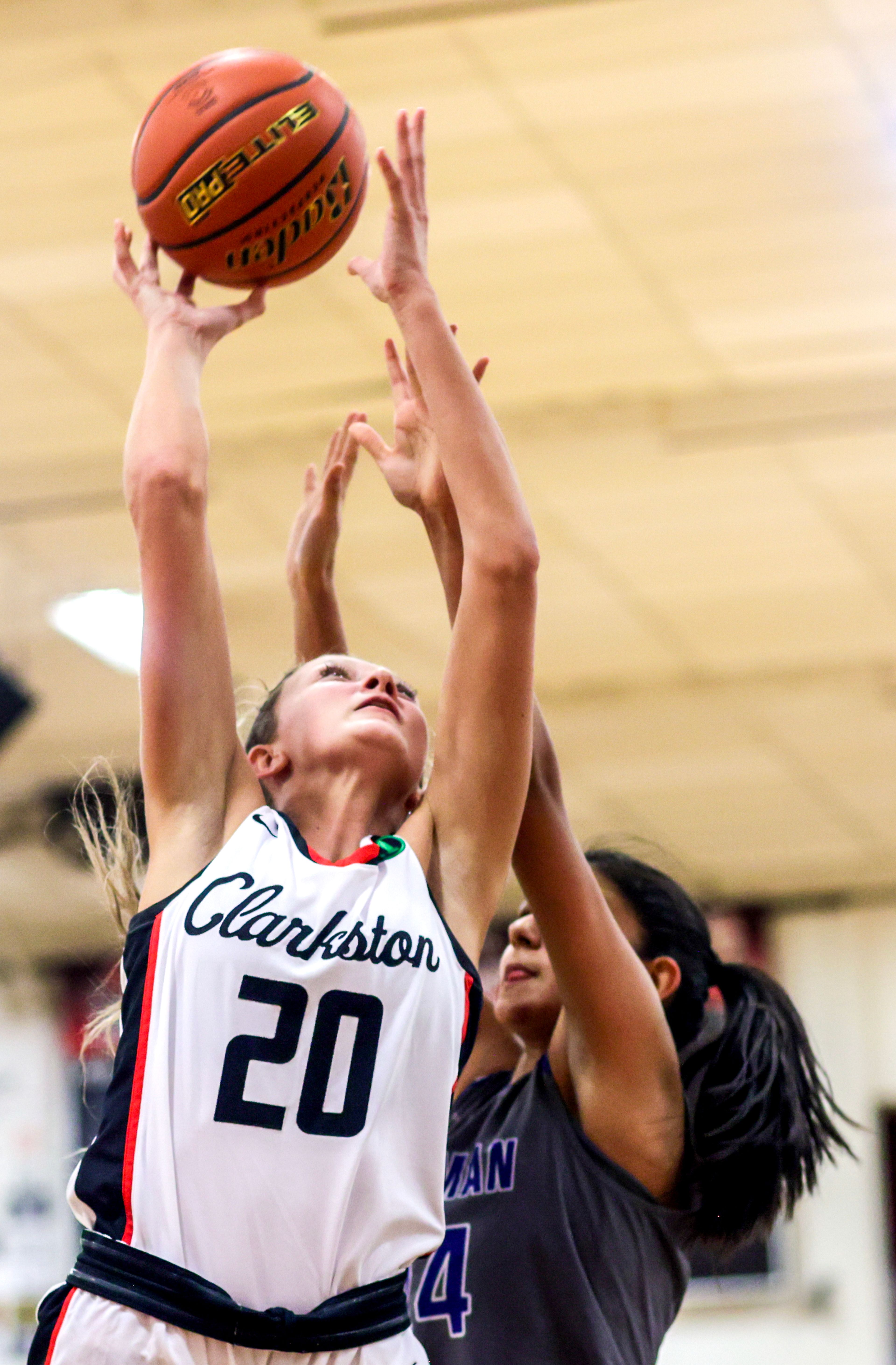 Clarkston post Eloise Teasley, left, shoots the ball as Pullman guard Suhailey Reyes defends during Tuesday's Class 2A Greater Spokane League girls basketball game.