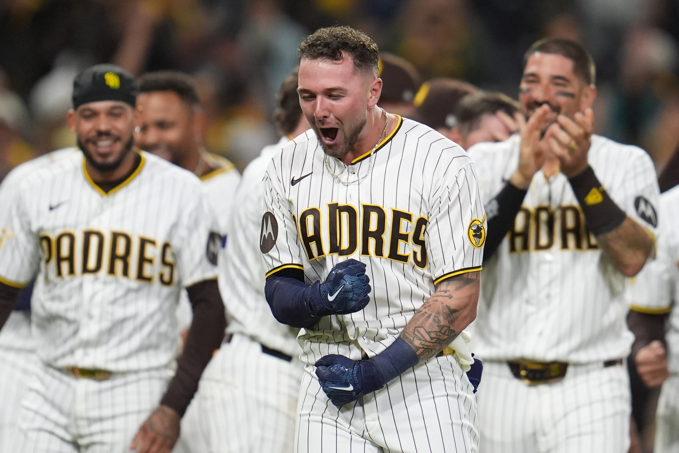 日本未発売　パドレス　クォータージップトップSan Diego Padres 2 M's suffer brutal 9-inning meltdown in loss to Padres