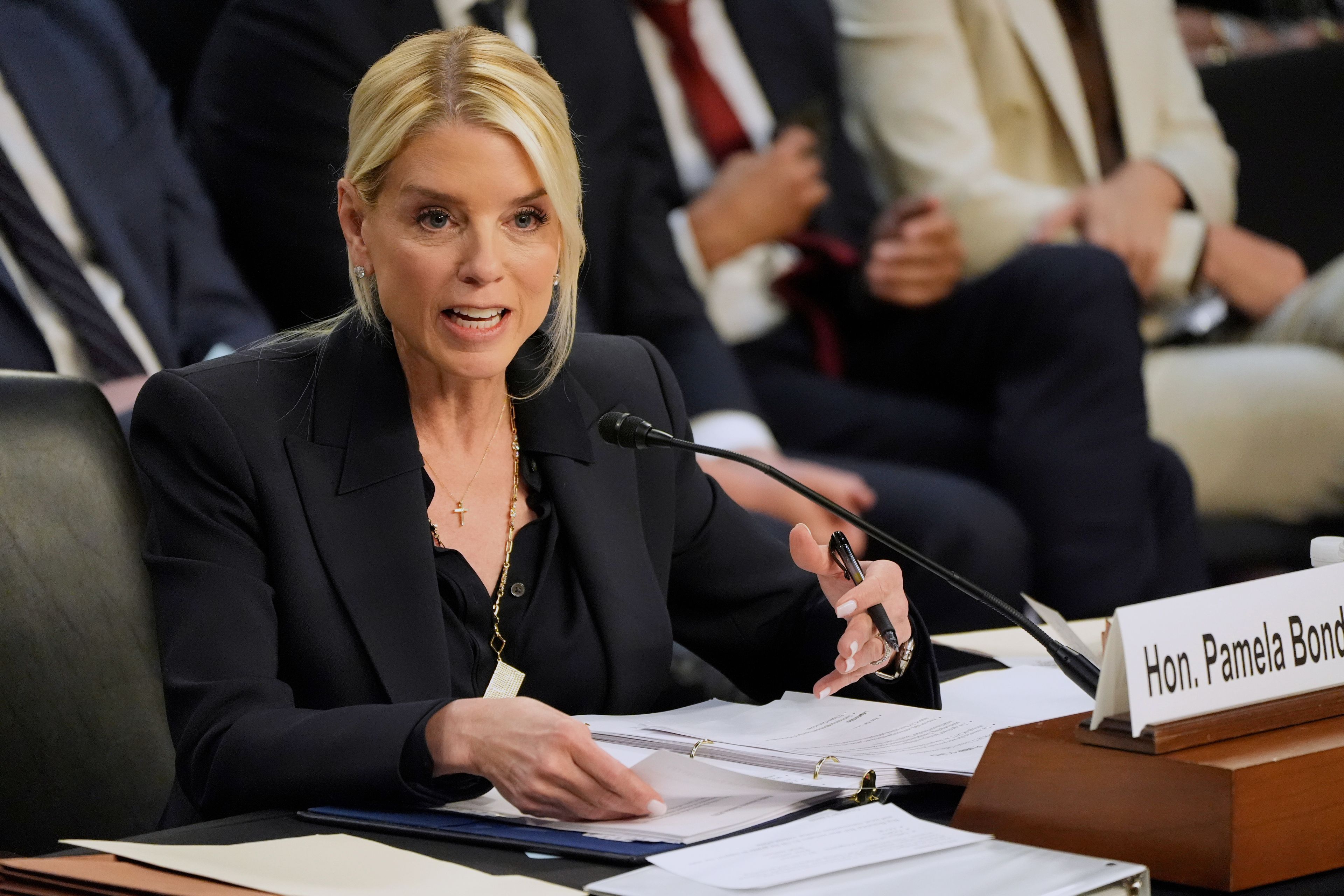 Bondi stonewalls Dems at oversight hearing