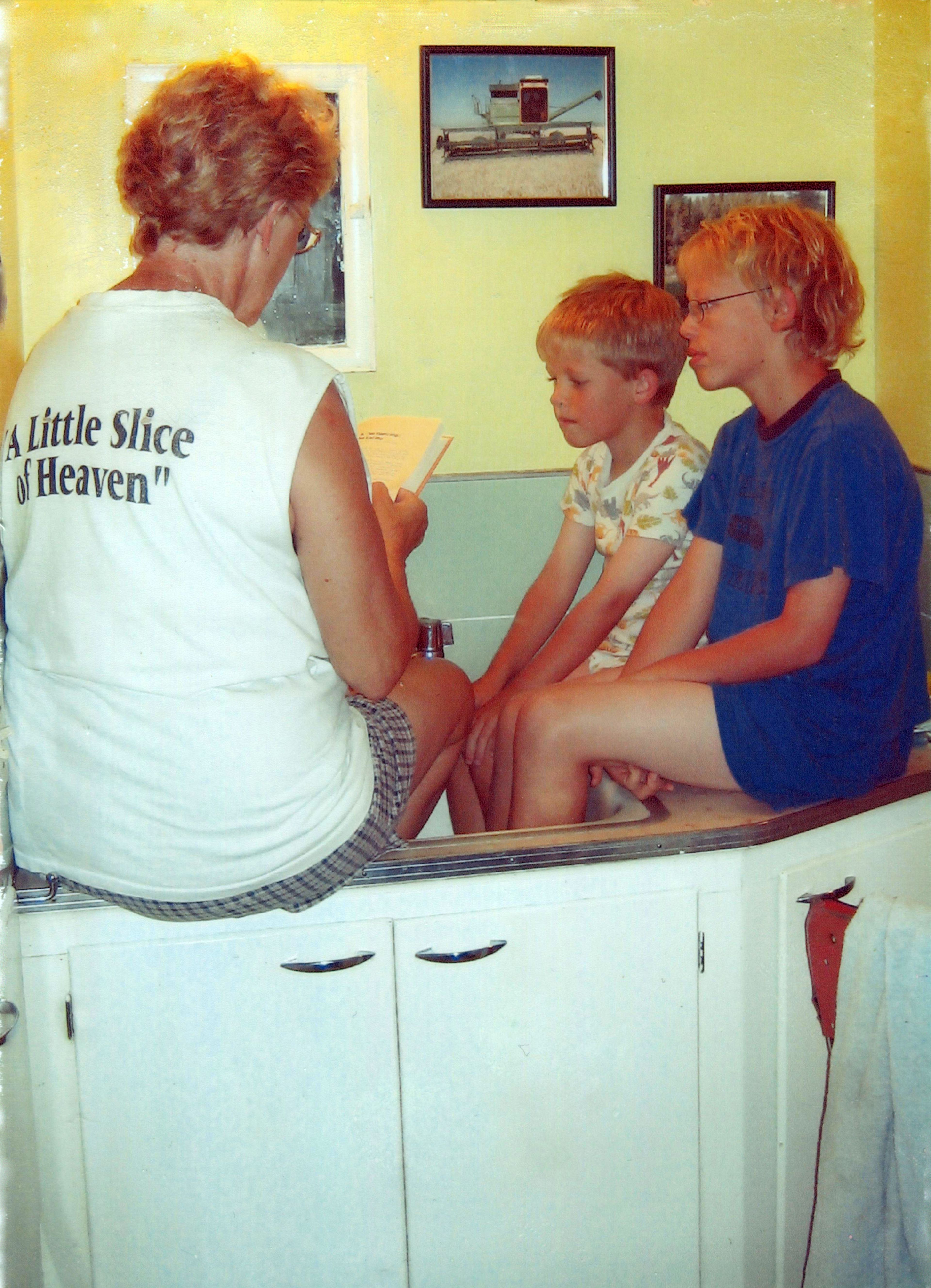 Blast from the Past / 2004: Soaking feet and reading a book