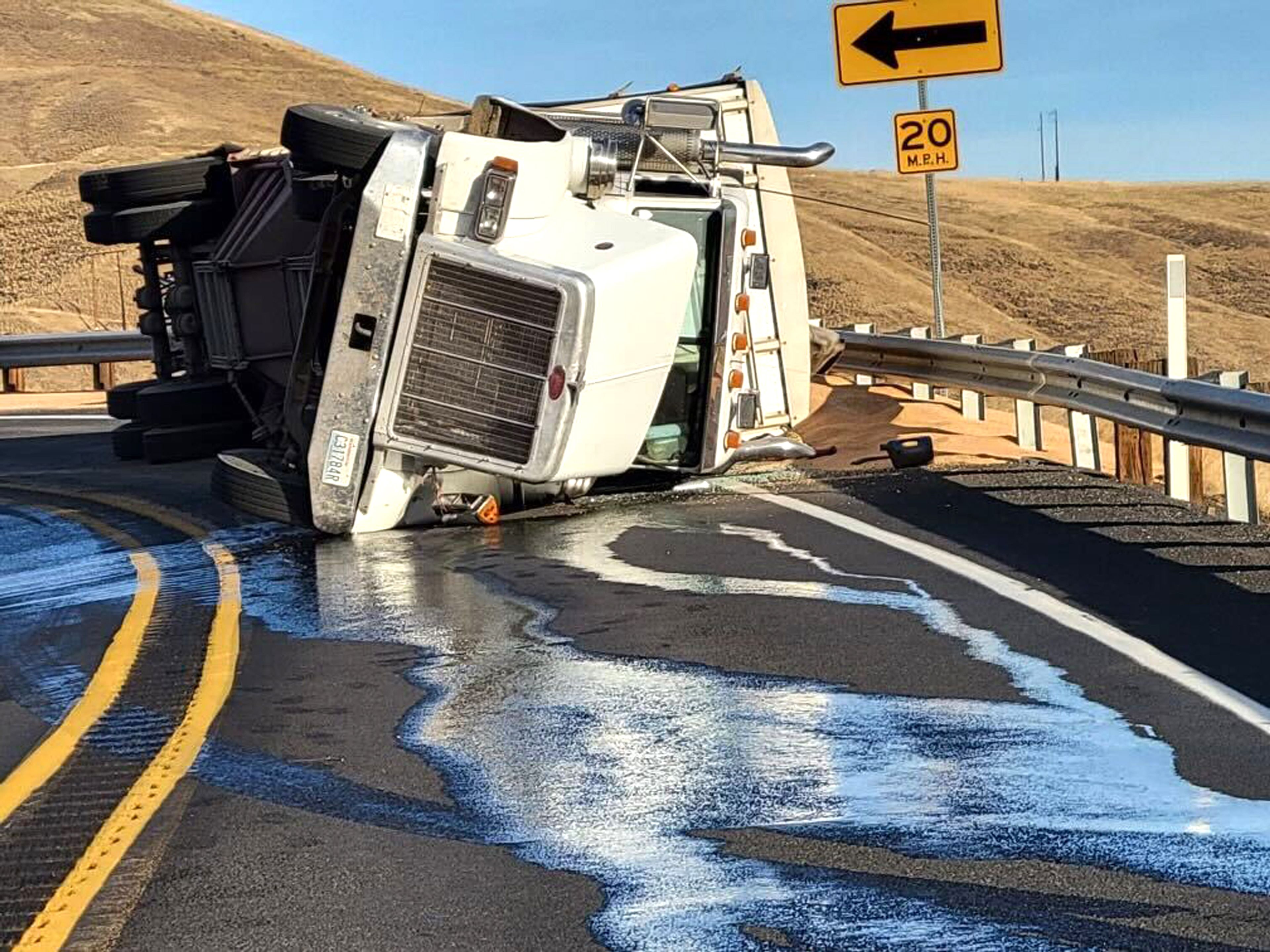 Truck crash near Asotin