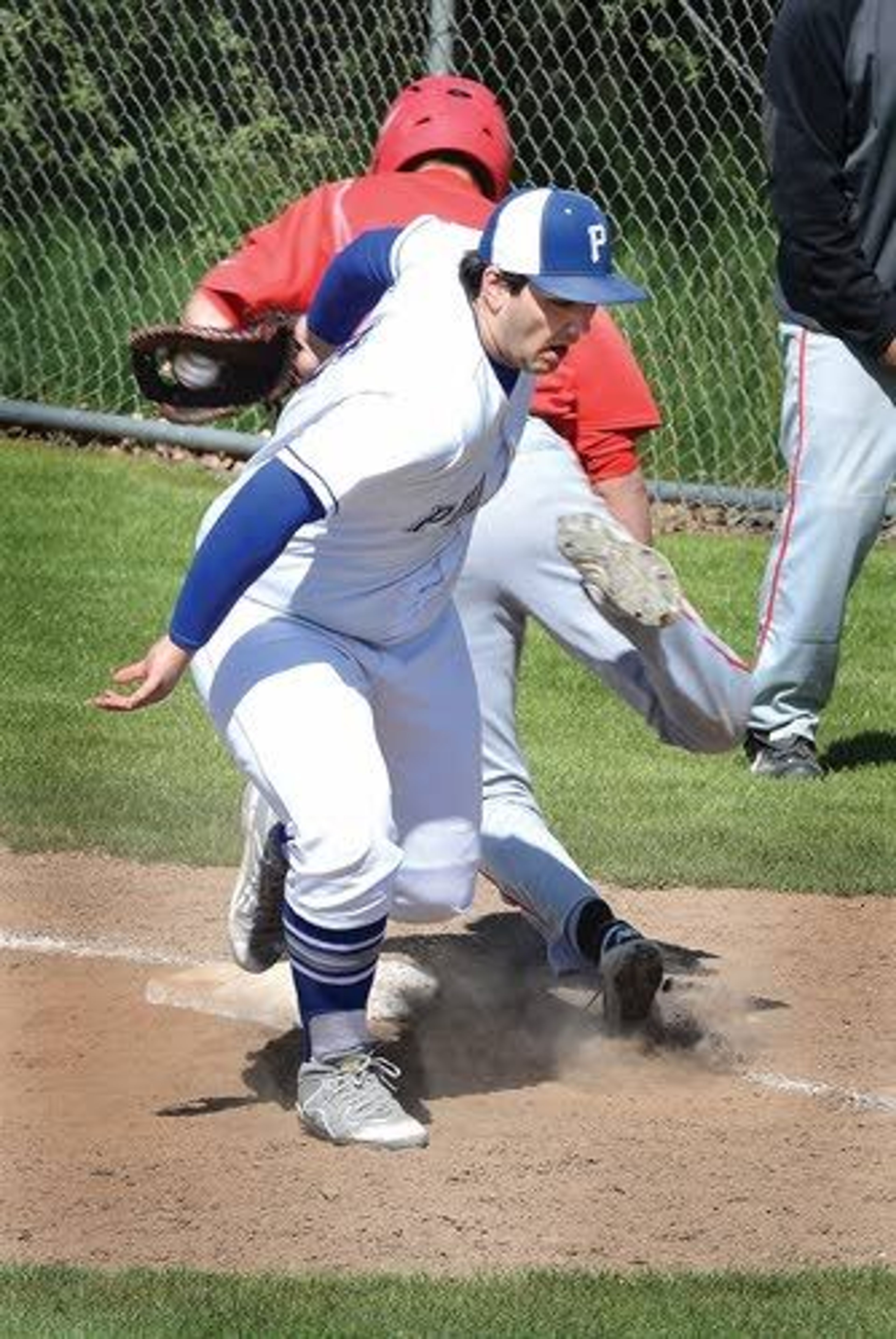 Pullman’s Evan Parks collides with Clarkston’s Josh Lane as he tags him out in the top of the fifth inning in Wednesday’s first game at Pullman. The teams split, with the Hounds winning 17-16 in nine innings and the Bantams taking the second game 11-1 in five innings.