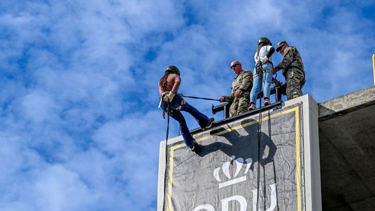 Fbi Rappelling A rappelling experience
