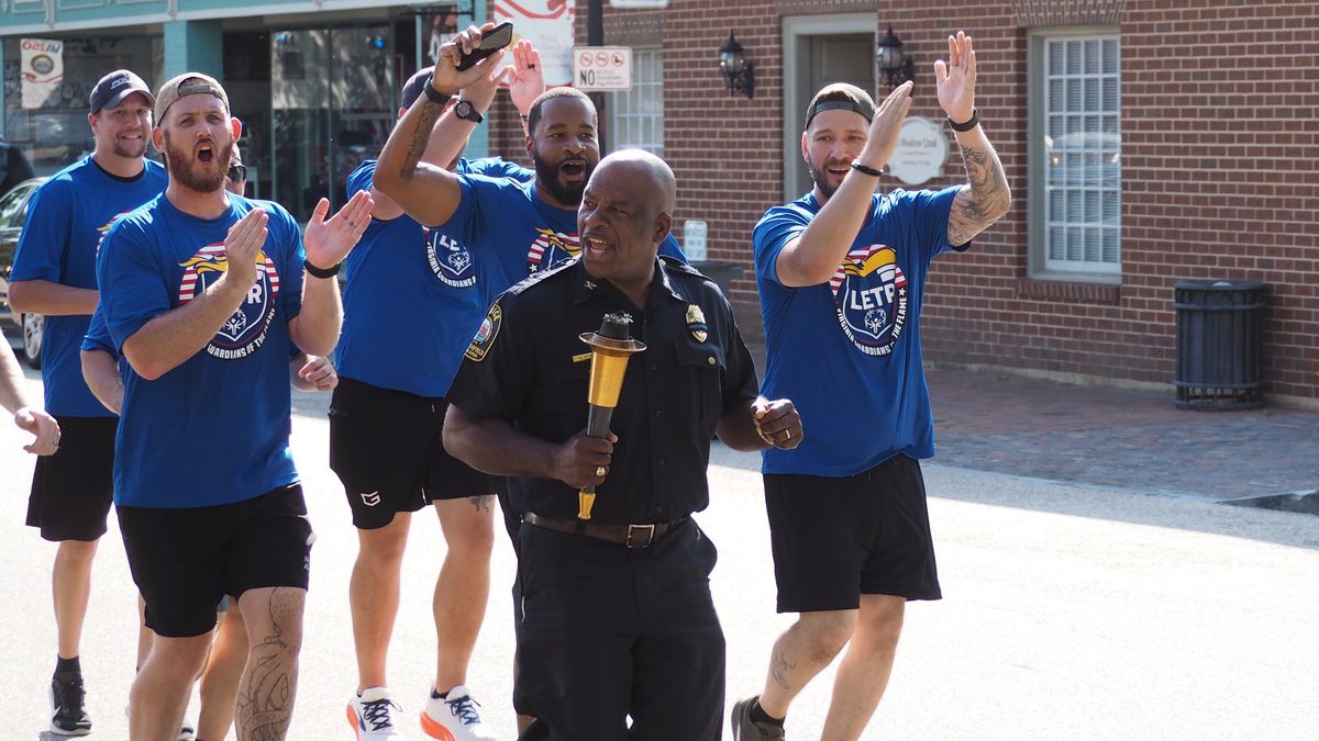 IW Sheriff's Office, Smithfield Police join Torch Run for Special Olympics