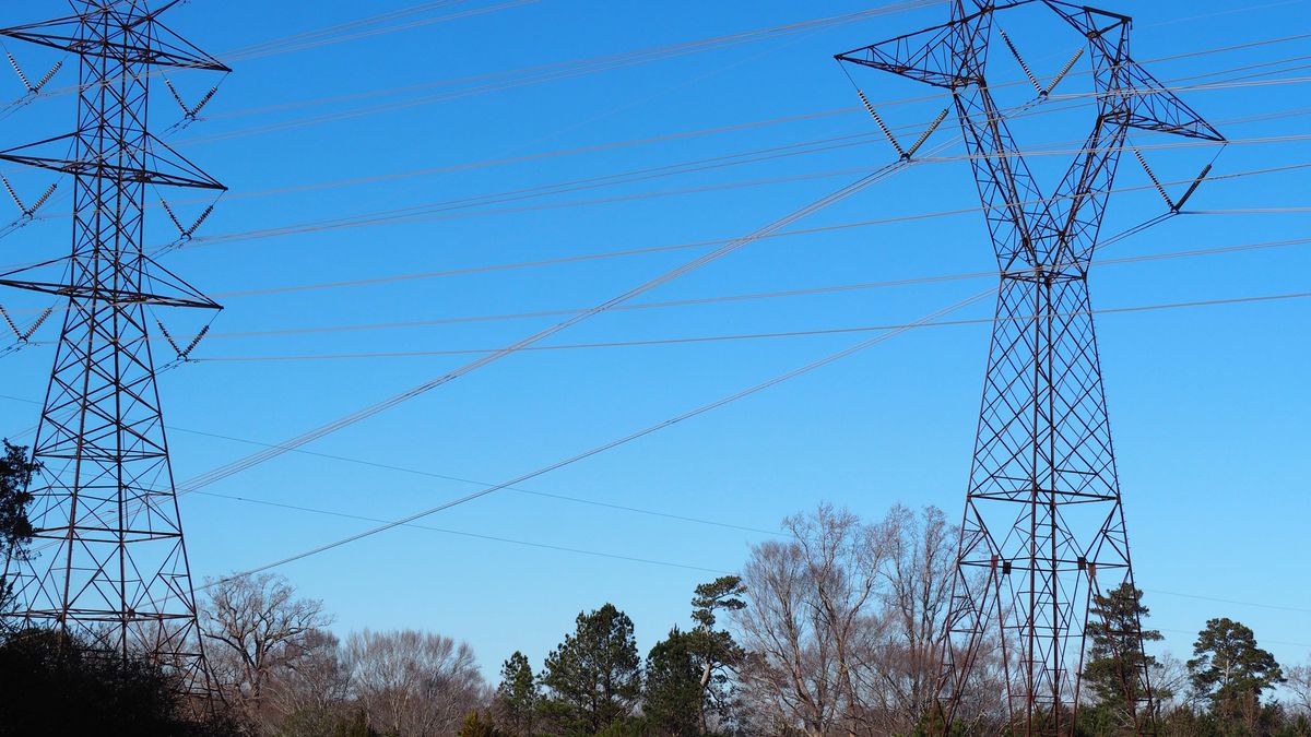 Hundreds without power in IW, Surry; wind advisory in effect