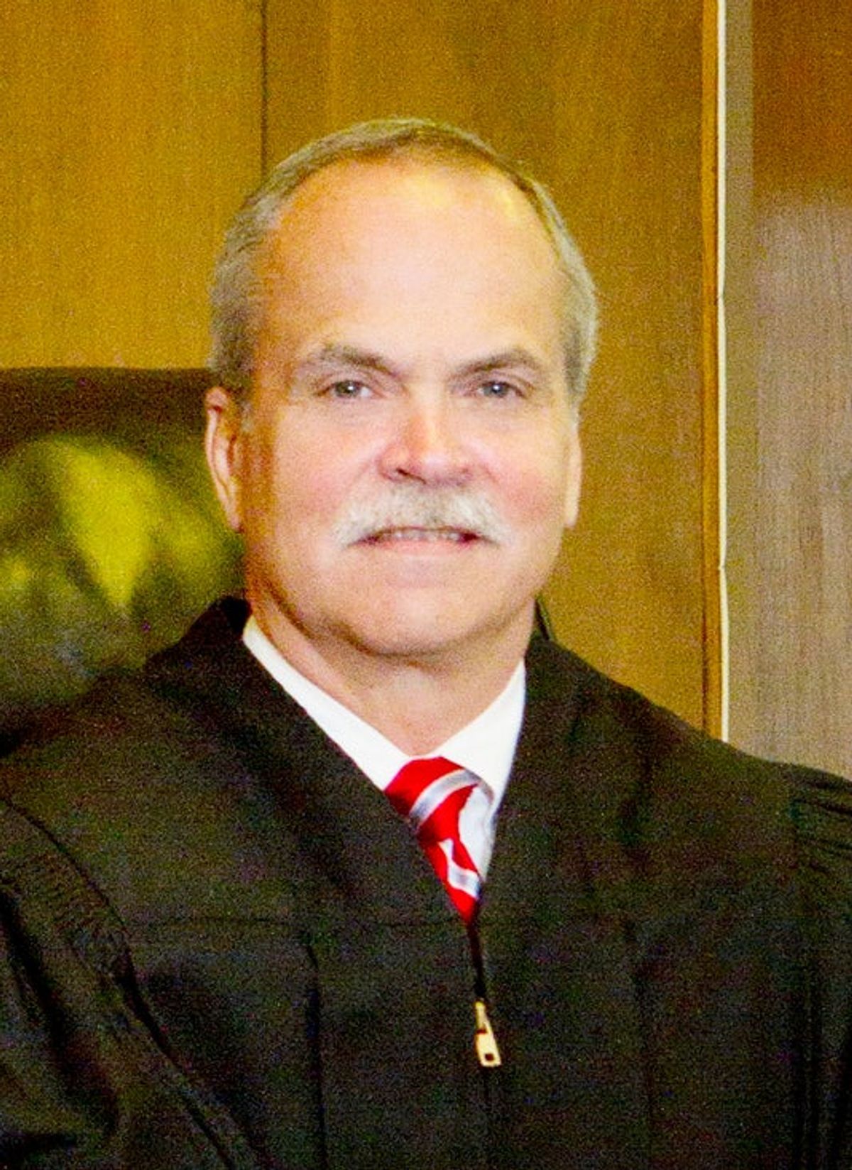 Longtime circuit judge retiring