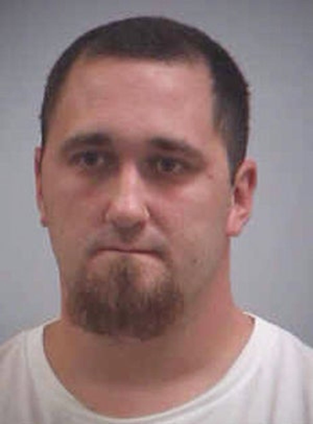 Two plead not guilty to selling stolen jewelry