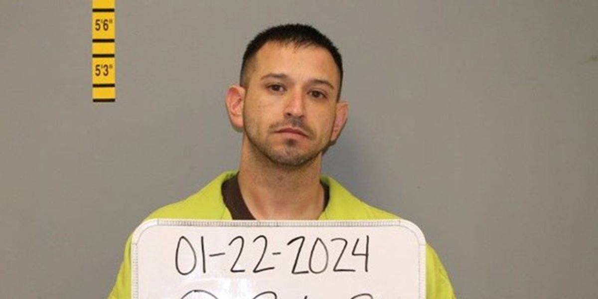 Austin man charged with armed robbery in Albert Lea