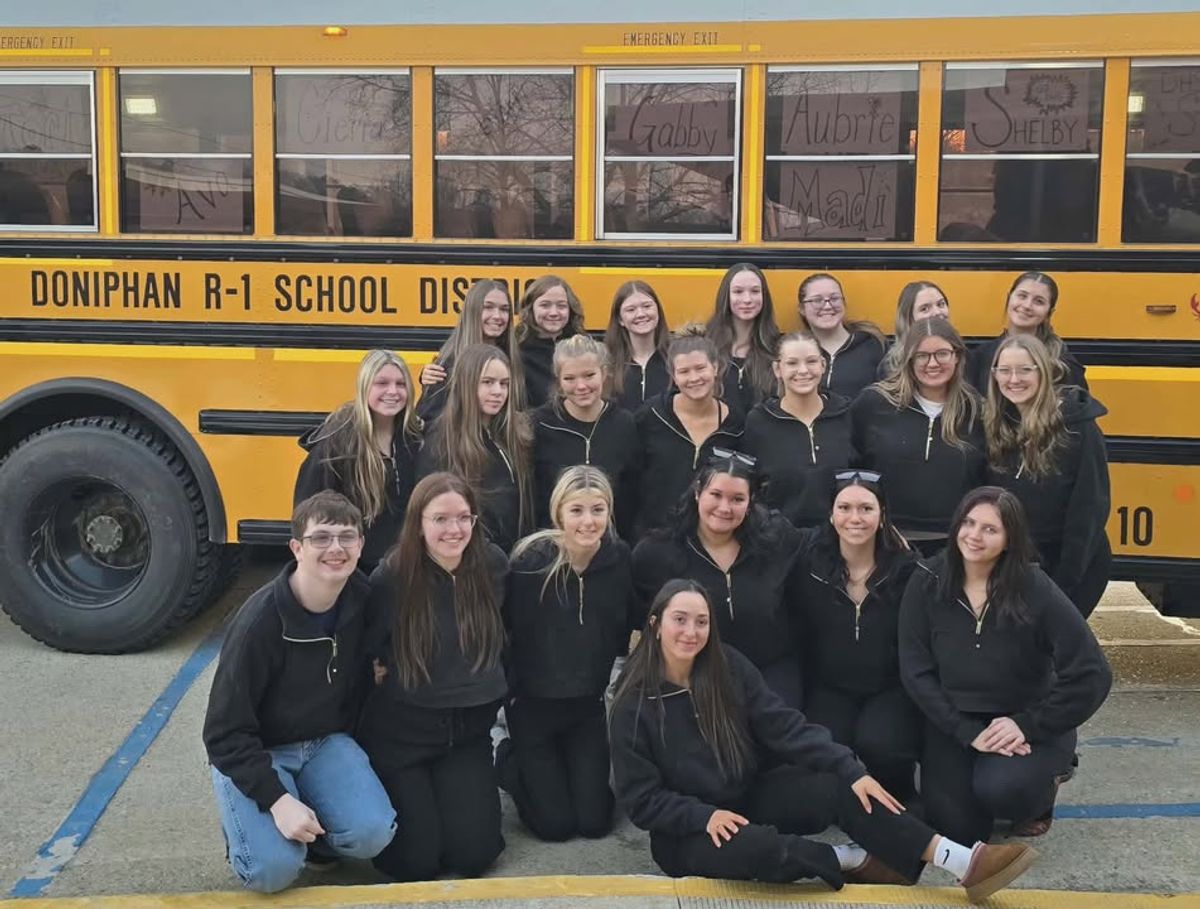 Doniphan high cheer team heads to Orlando for national stage after state runner-up finish