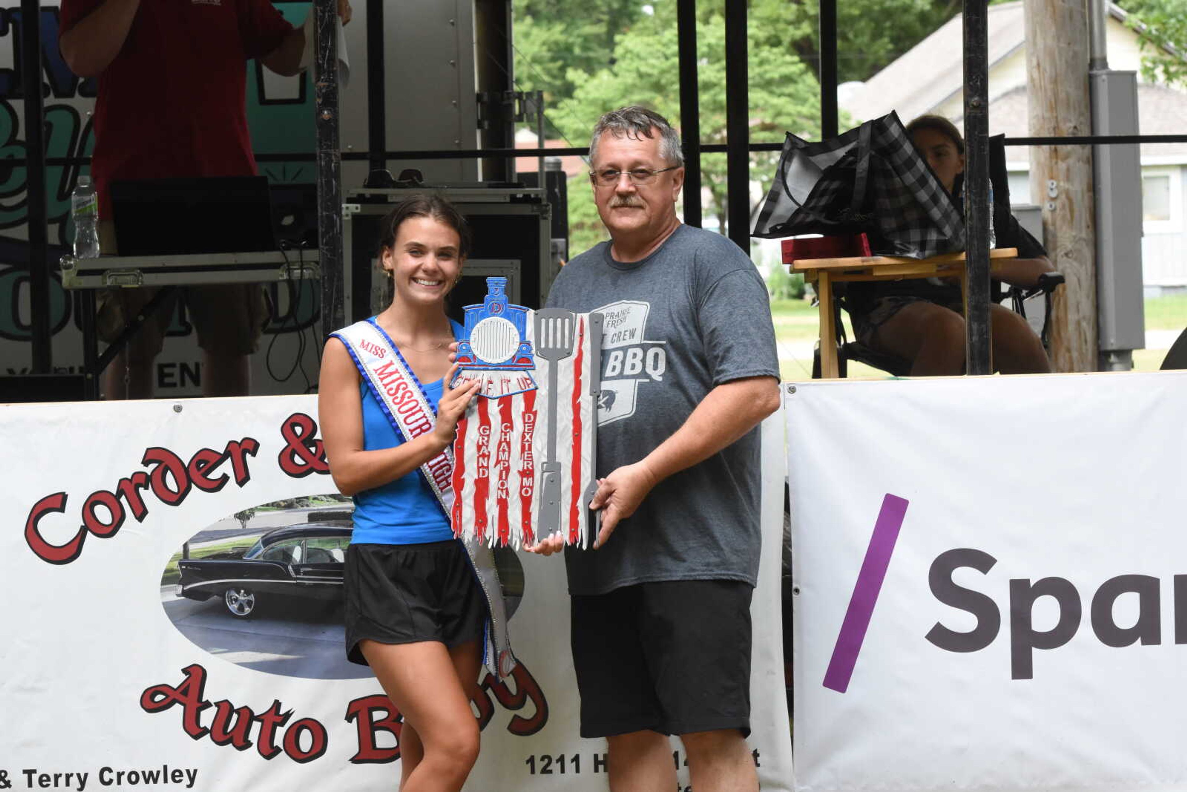 Miss Missouri High School Jayci Holcomb presents PaPa Jim with the Grand Champion award for the 2022 Cook Off.