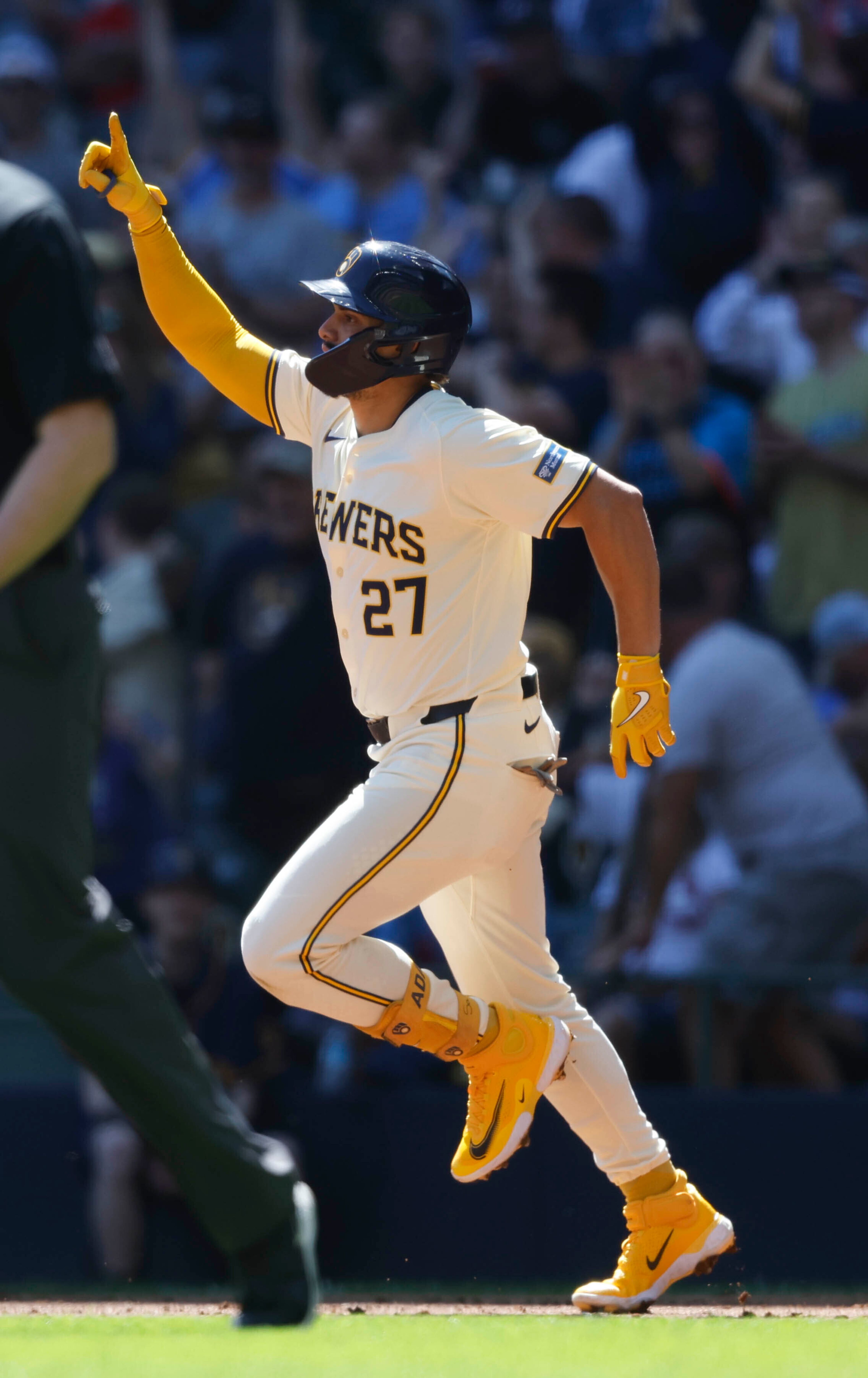 Milwaukee Brewers Willy Adames (27) reacts rounding the bases after his three-run home run during the first inning of a baseball game against the St. Louis Cardinals Monday, Sept. 2, 2024, in Milwaukee. (AP Photo/Jeffrey Phelps)