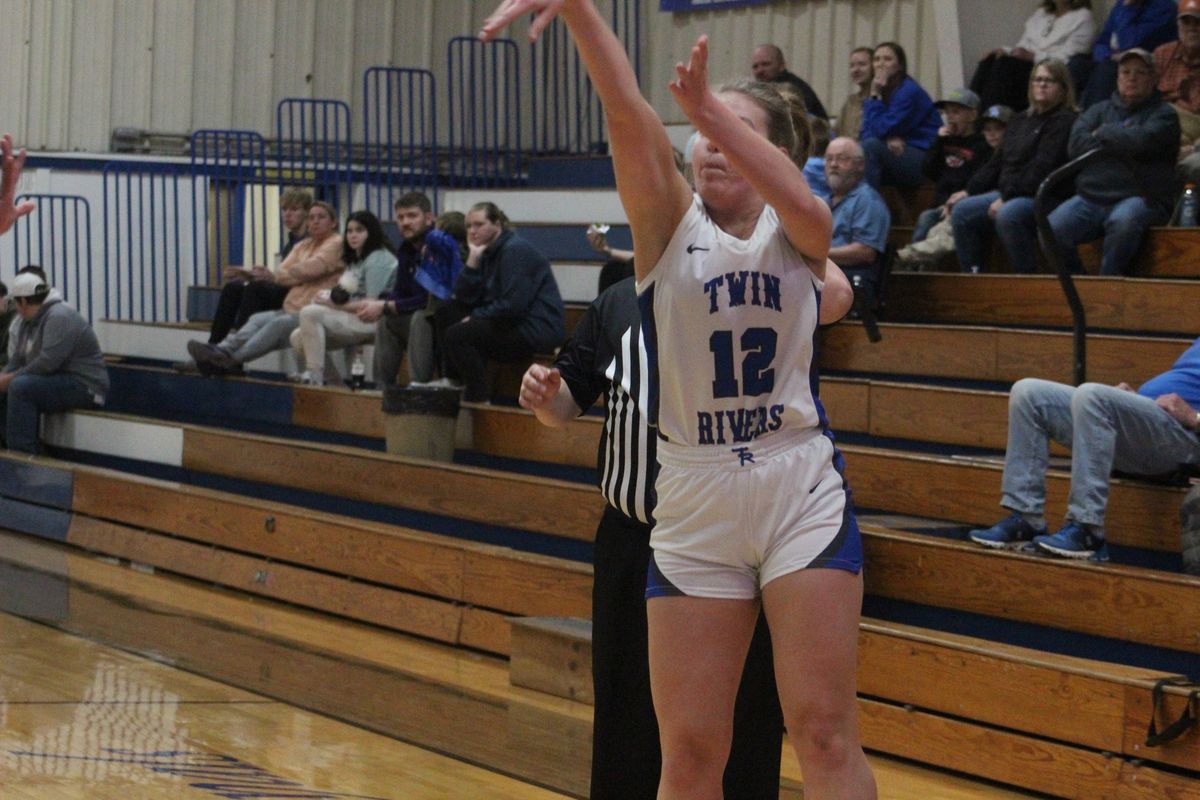 Twin Rivers girls escape past Malden
