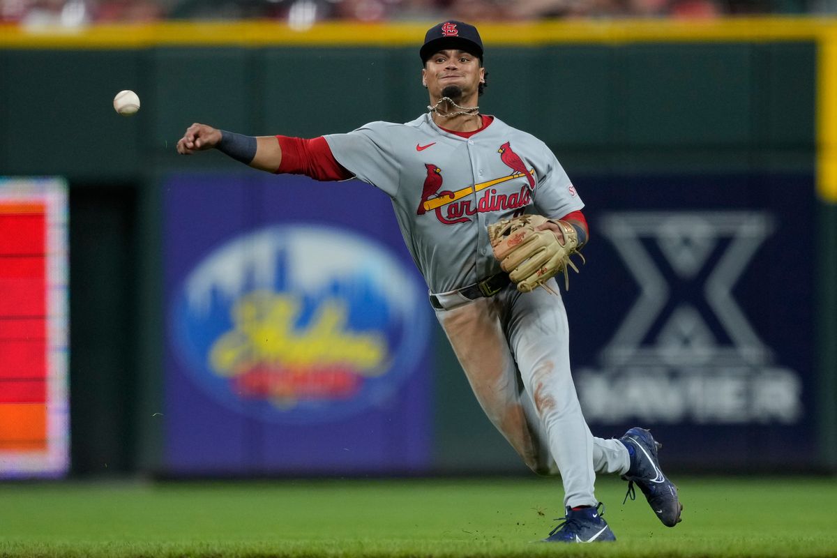 Cardinals place shortstop Masyn Winn on IL with broken thumb, recall Nolan Gorman