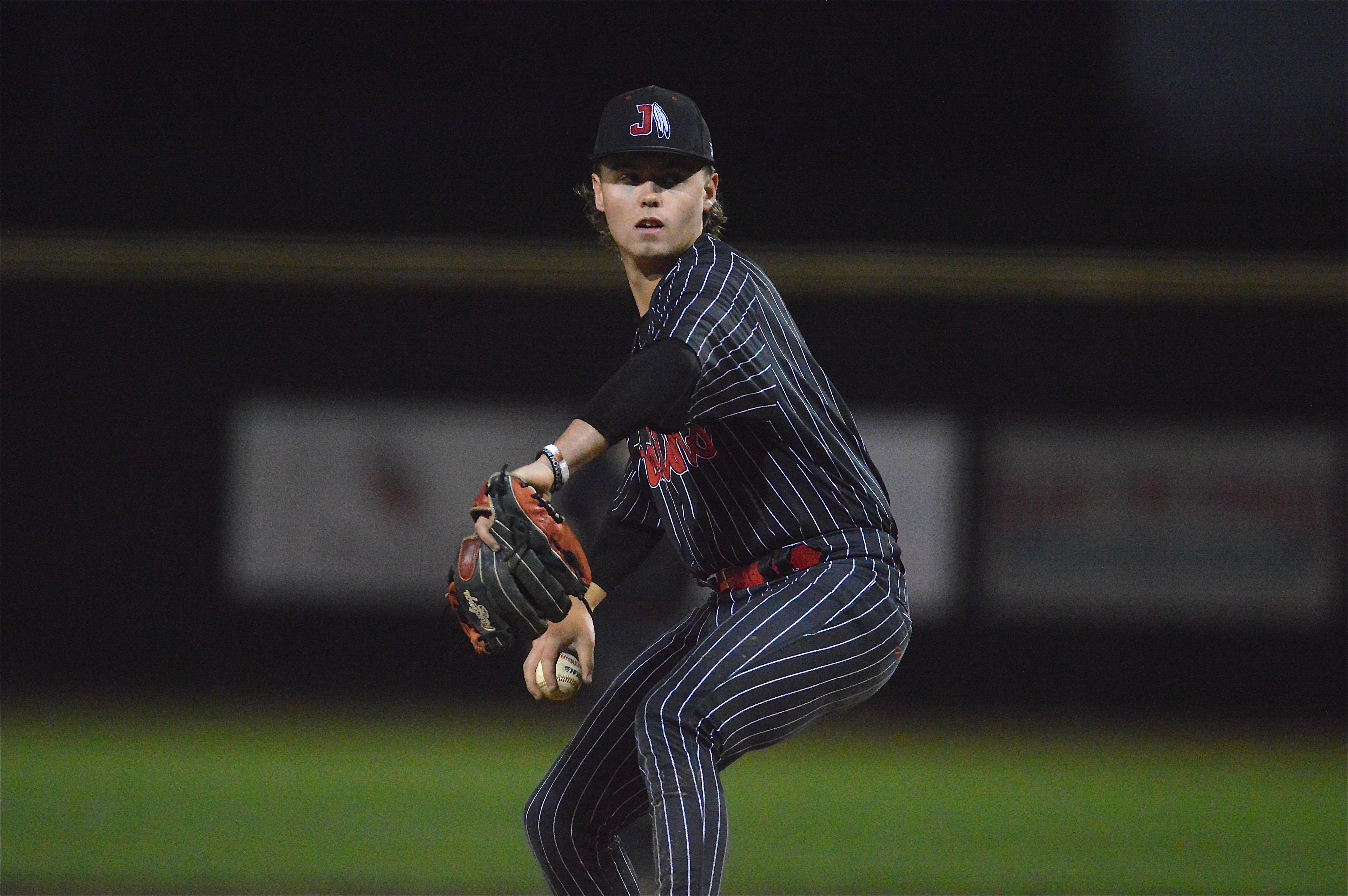 Dambach slams the door on Kelly, Jackson wins 7th straight
