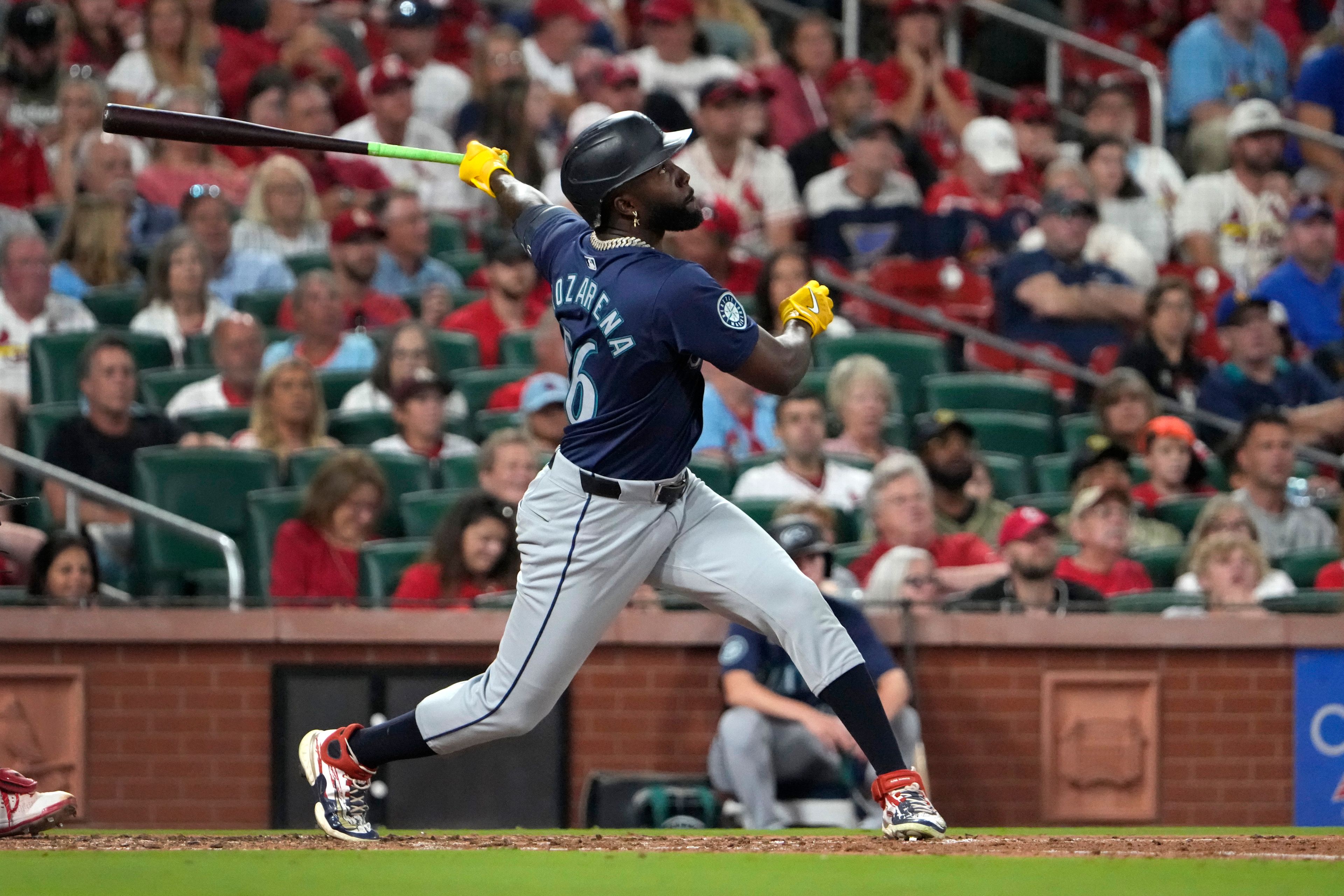 Seattle Mariners' Randy Arozarena follows through on a sacrifice fly to score Victor Robles during the fifth inning of a baseball game against the St. Louis Cardinals Friday, Sept. 6, 2024, in St. Louis. (AP Photo/Jeff Roberson)