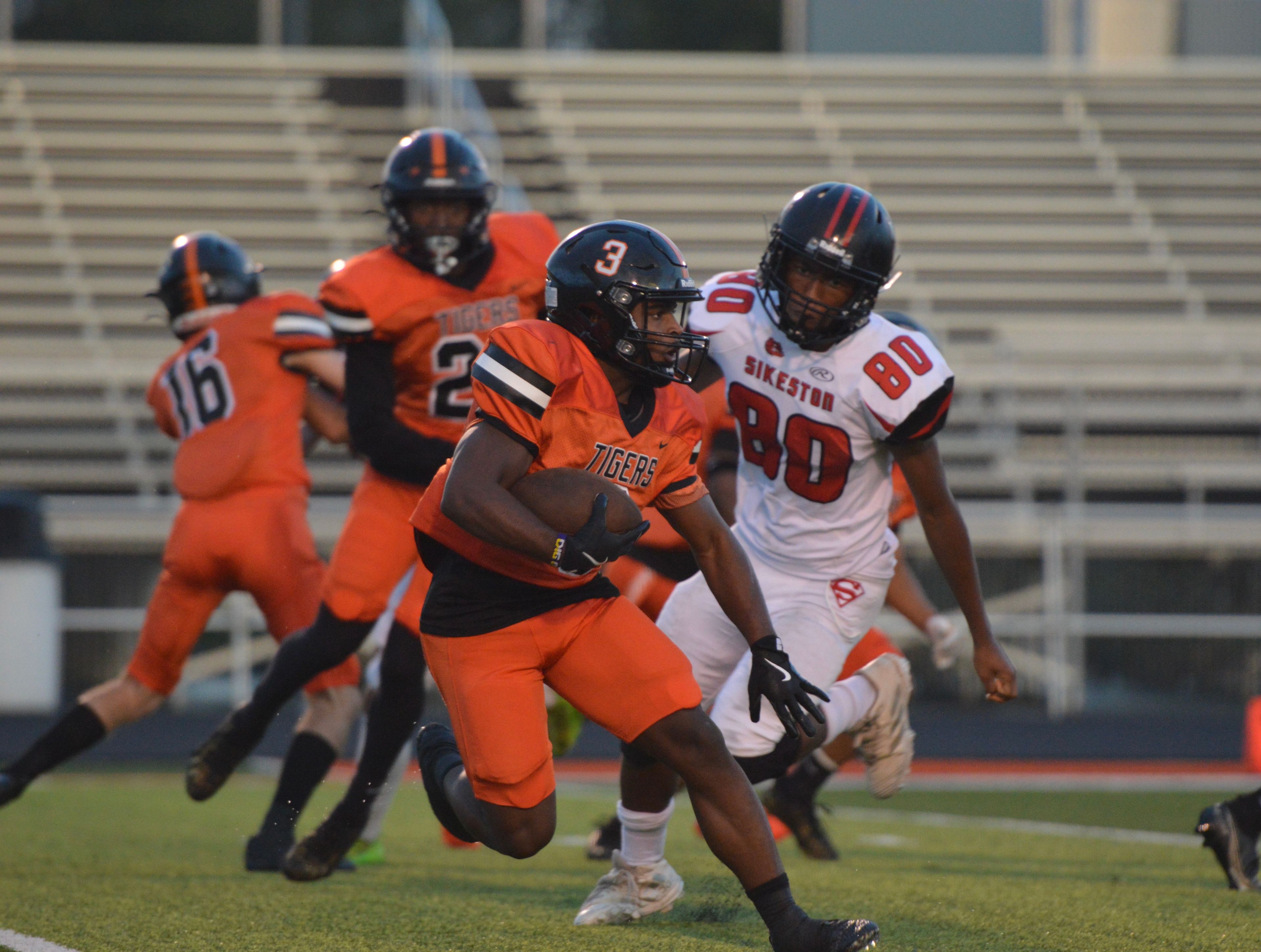 Cape Central senior Zai'Aire Thomas bounces the run outside against Sikeston on Friday, Sept. 13.