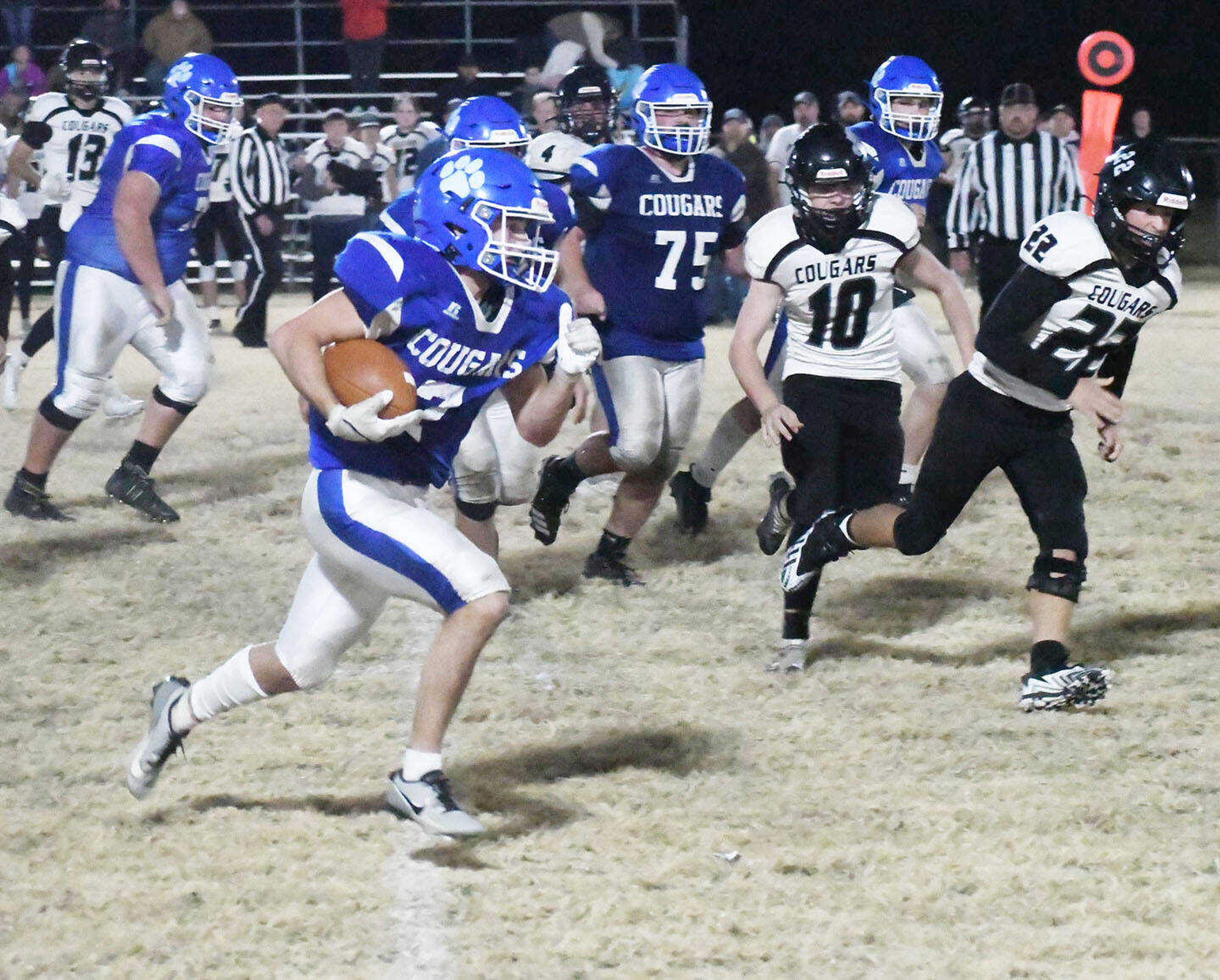 Rector’s Kaden Avery (7) runs around right end on a long gain. In Arkansas eight-man football, the field is still 100 yards, but narrowed to 40 yards wide.