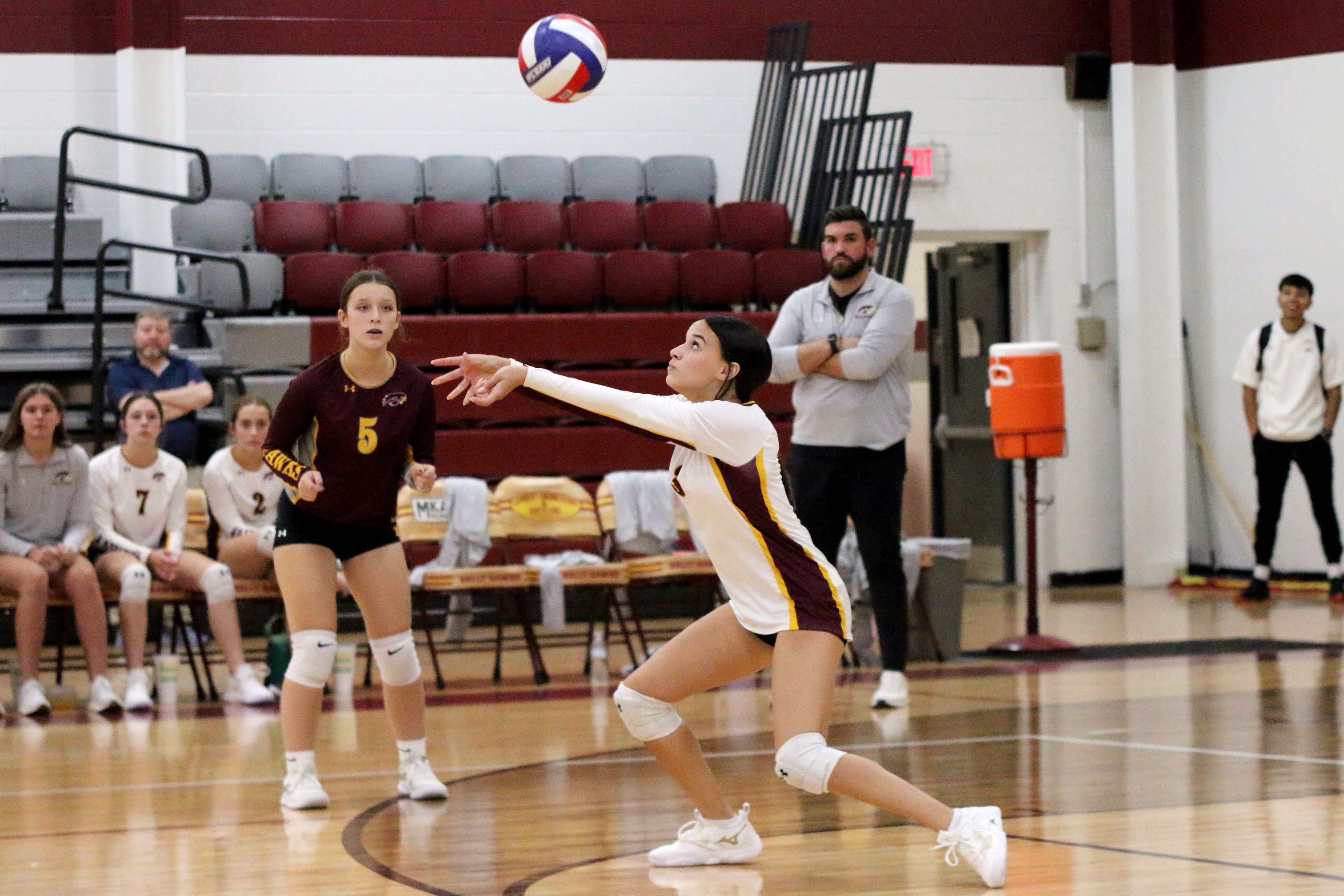 Kelly coach Rhett Simmons looks on as freshman Peyton Ratley (3) gets a dig during a loss to Twin Rivers at Kelly High School on Tuesday, Sep. 3, 2024.