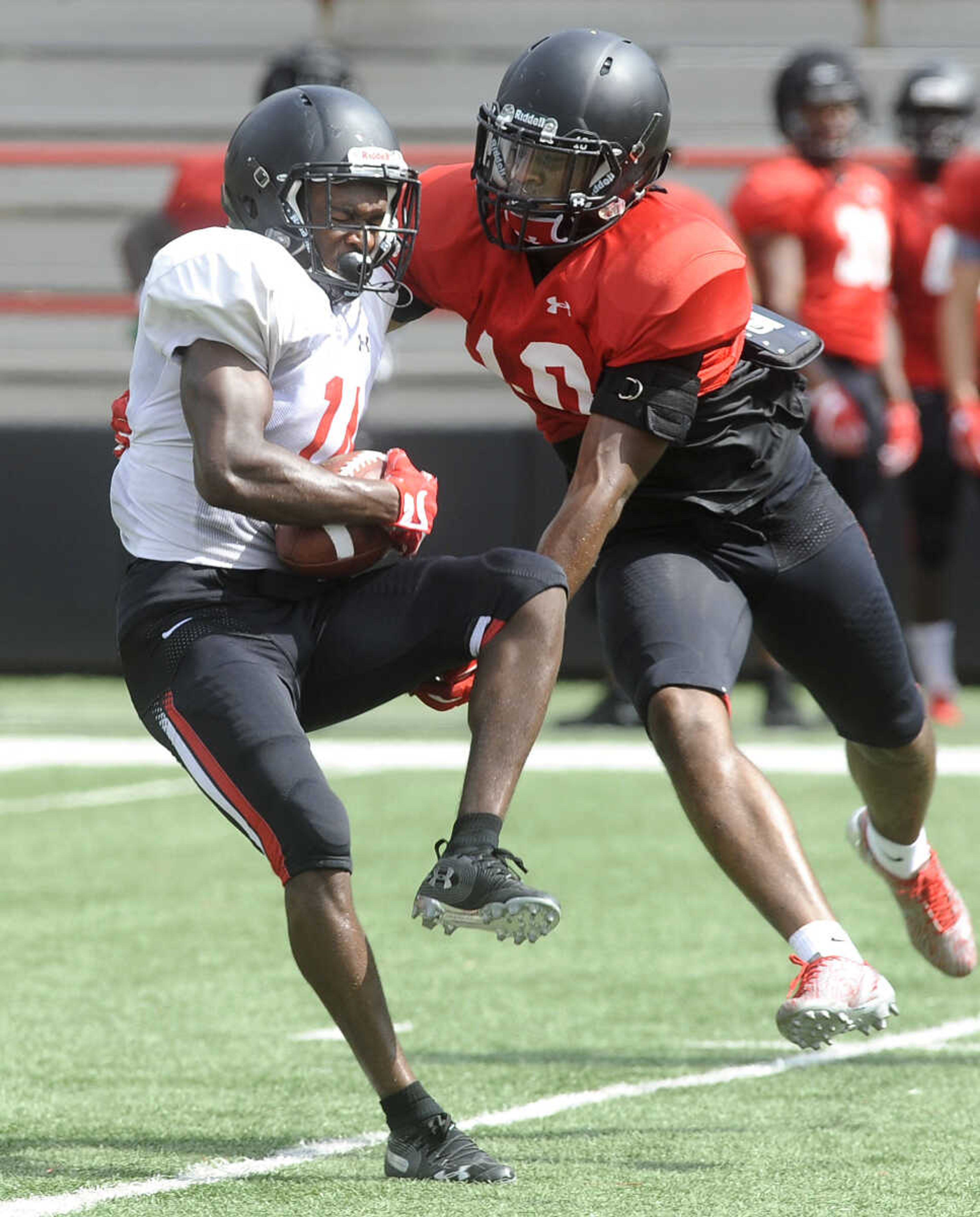 FRED LYNCH ~ flynch@semissourian.com
Southeast Missouri State wide receiver Kobe Bryer catches a pass as Jermel Adams defends during the last preseason scrimmage Saturday, Aug. 18, 2018 at Houck Field.