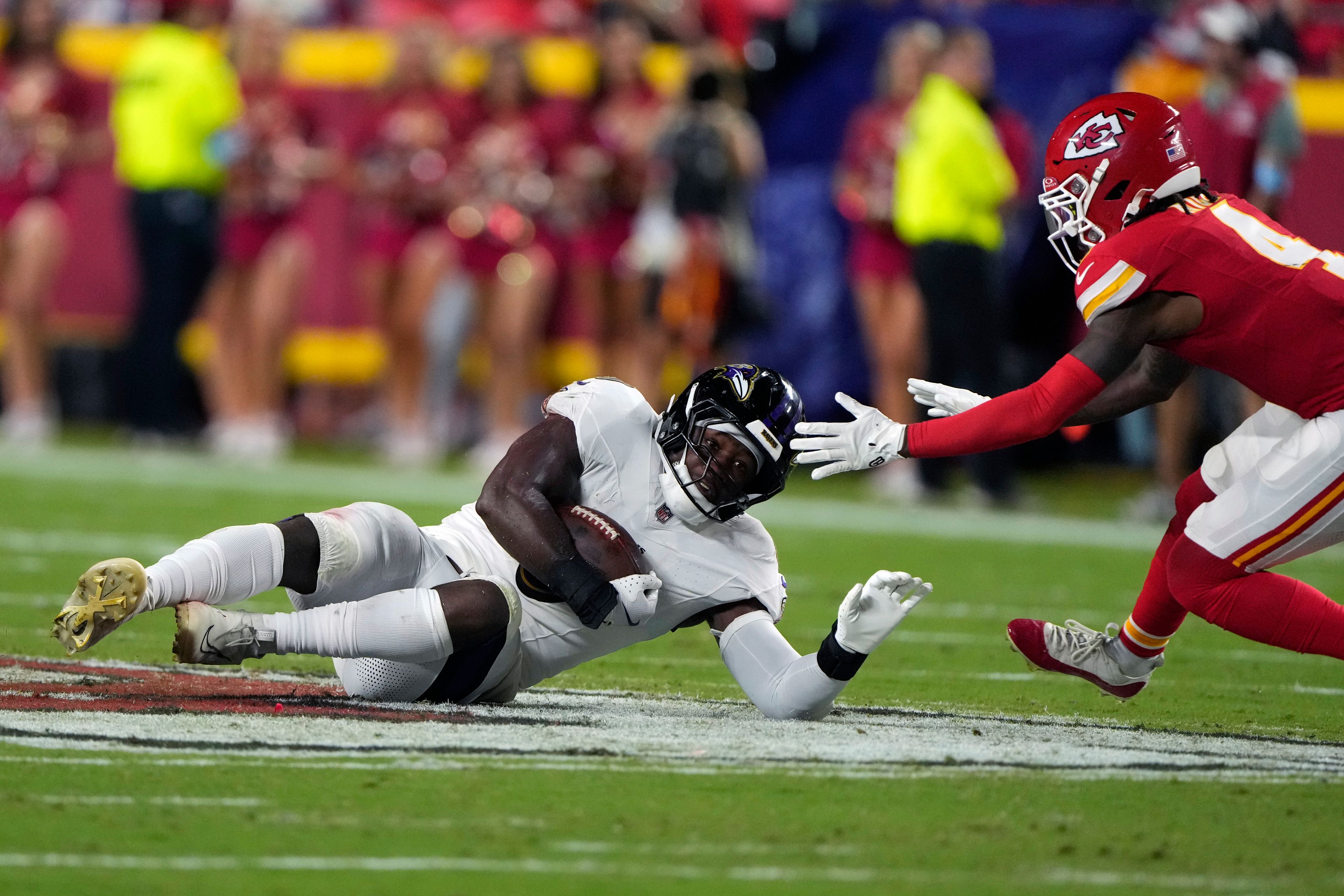 Baltimore Ravens inside linebacker Roquan Smith, left, intercepts a pass as Kansas City Chiefs wide receiver Rashee Rice defends during the first half of an NFL football game Thursday, Sept. 5, 2024, in Kansas City, Mo. (AP Photo/Charlie Riedel)