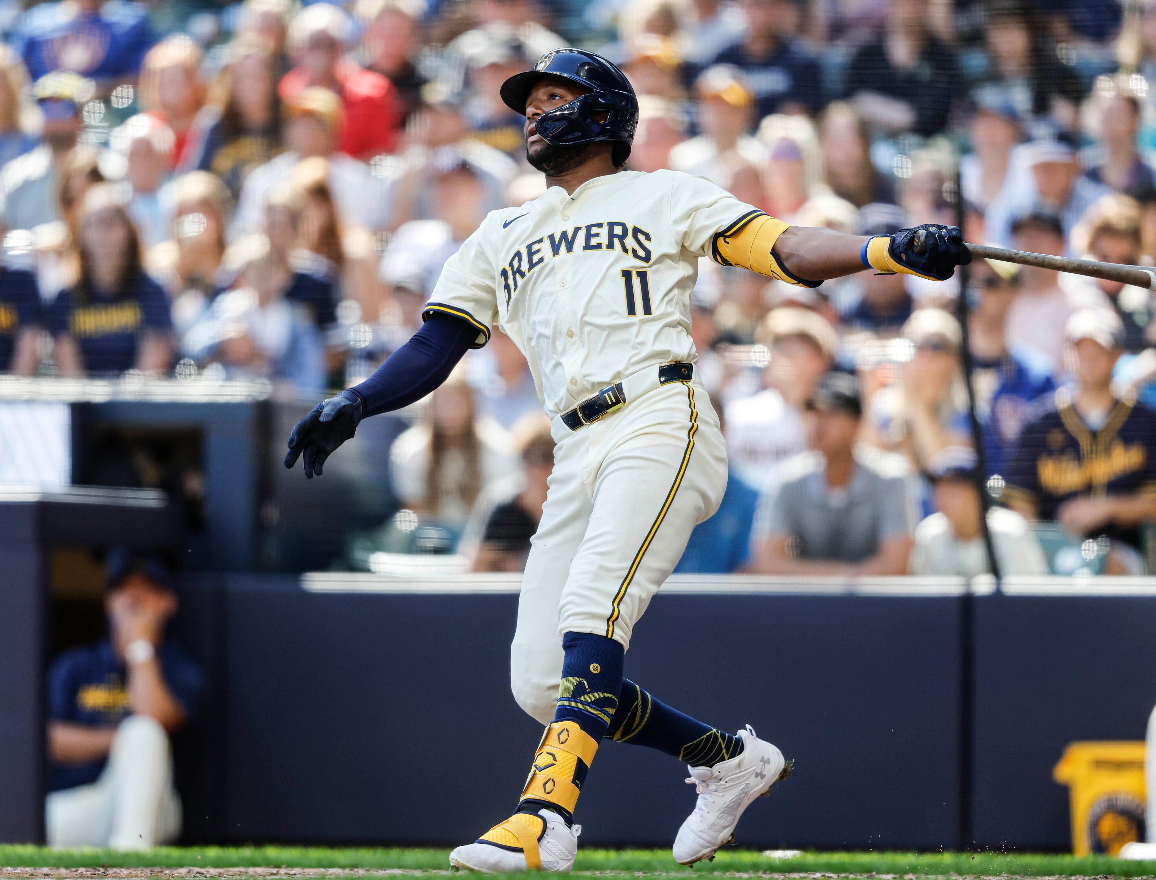 Milwaukee Brewers' Jackson Chourio hits a grand slam home run against the St. Louis Cardinals during the sixth inning of a baseball game Monday, Sept. 2, 2024, in Milwaukee. (AP Photo/Jeffrey Phelps)