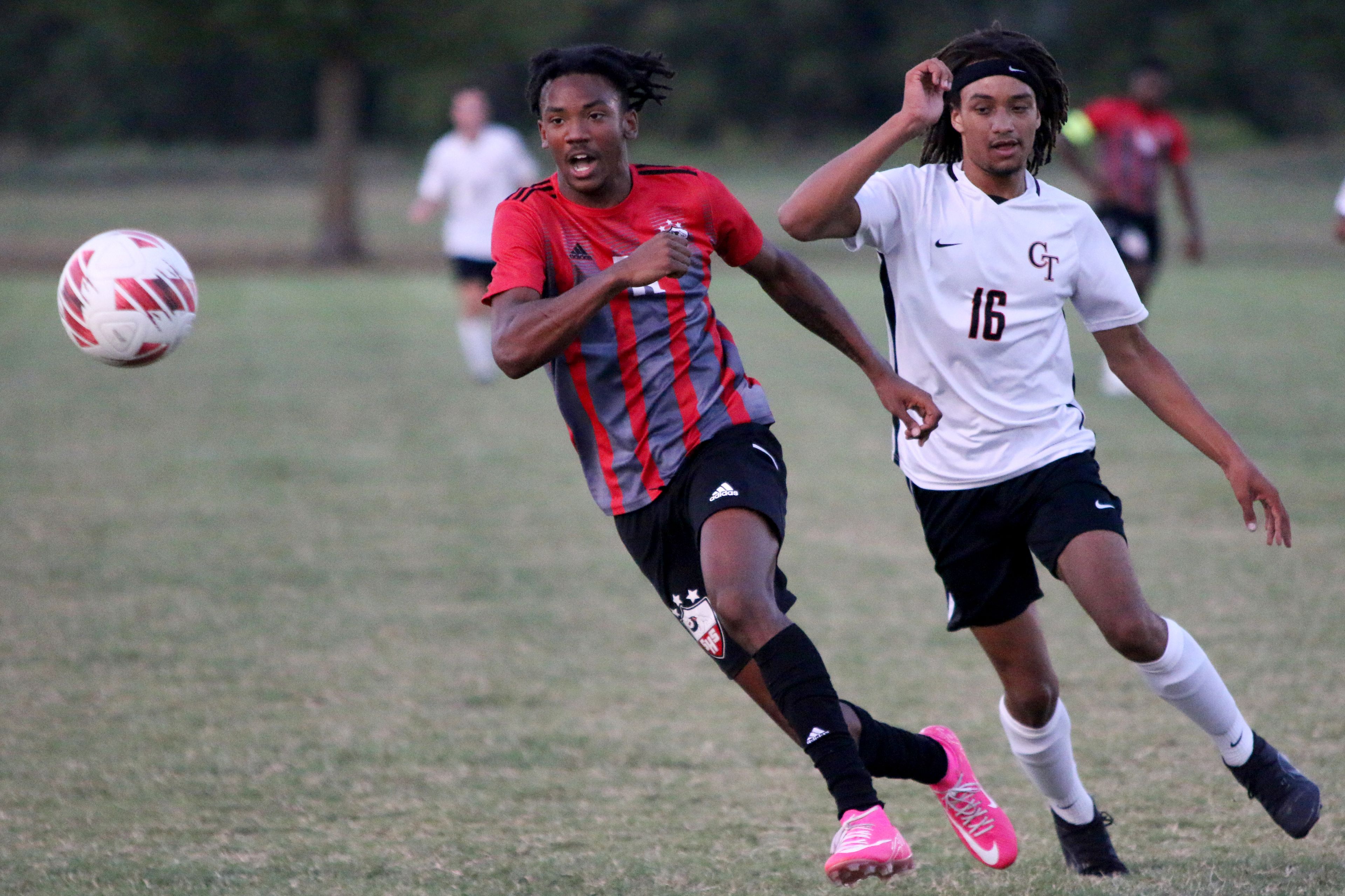 Sikeston’s Chris Artis Jr. sprints for a loose ball during a 3-0 win over Cape Central at Bill Memorial Field on Tuesday, SEp. 18, 2024. 