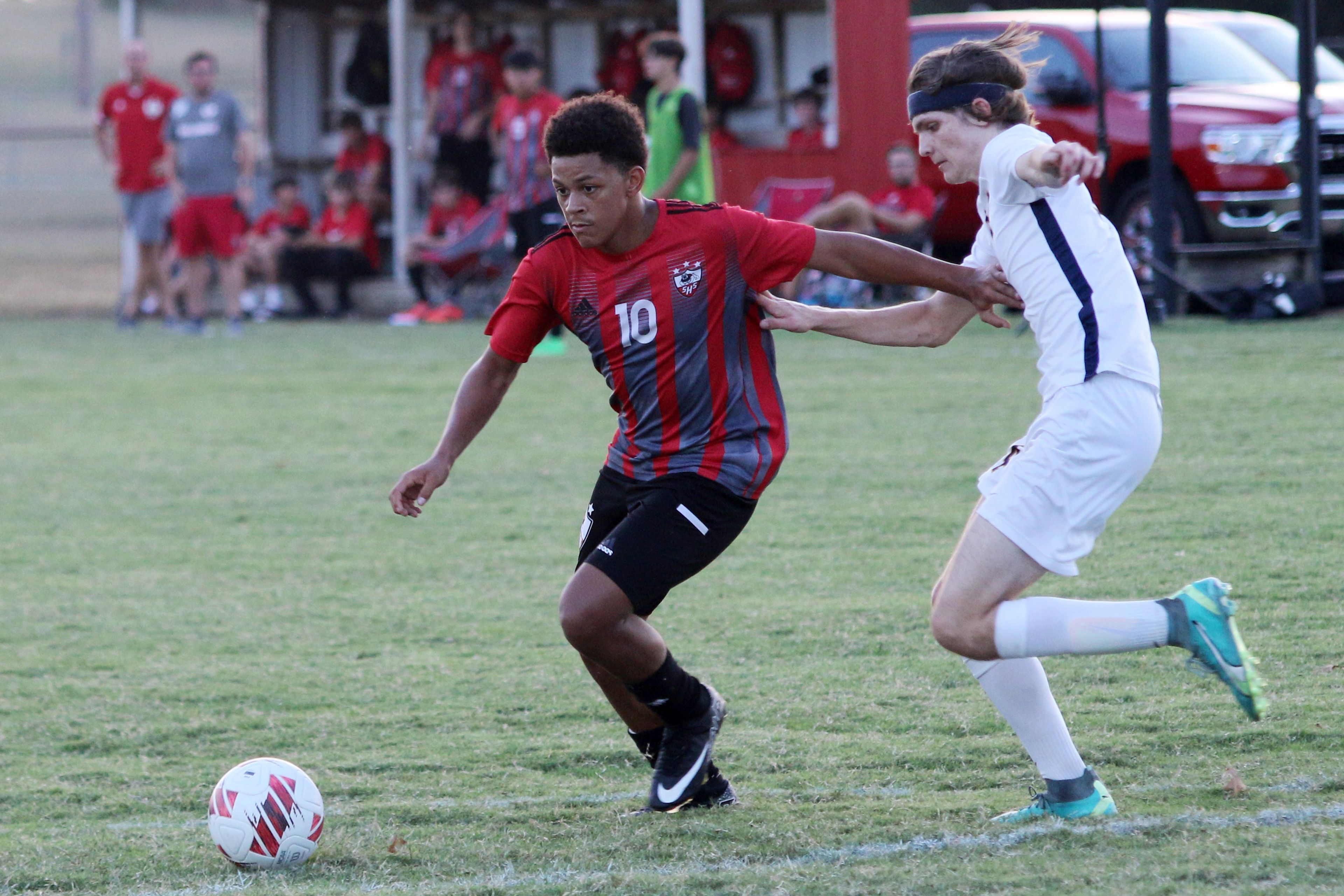 Sikeston's Keith Branson (10) sprints past a defender during a 7-2 win over Marion (Ill.) at Bill Lawson Memorial Field on Wednesday, Sep. 4, 2024.
