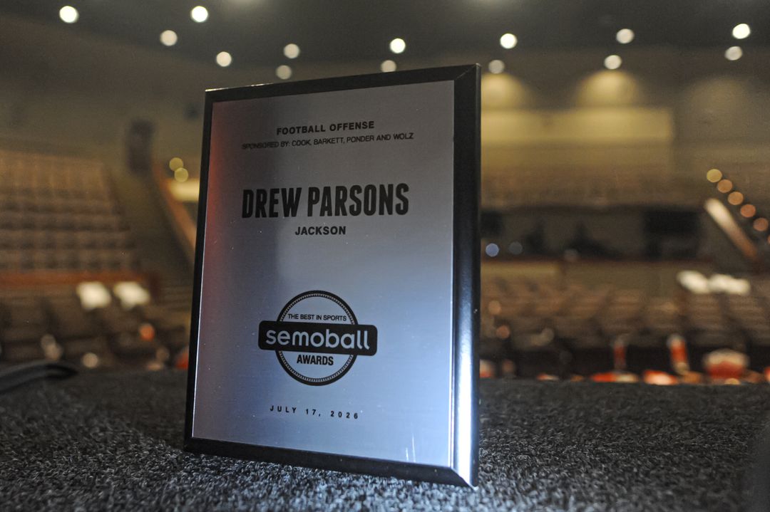 Offensive Lettering Jackson quarterback Parsons wins Semoball Football Offense t...