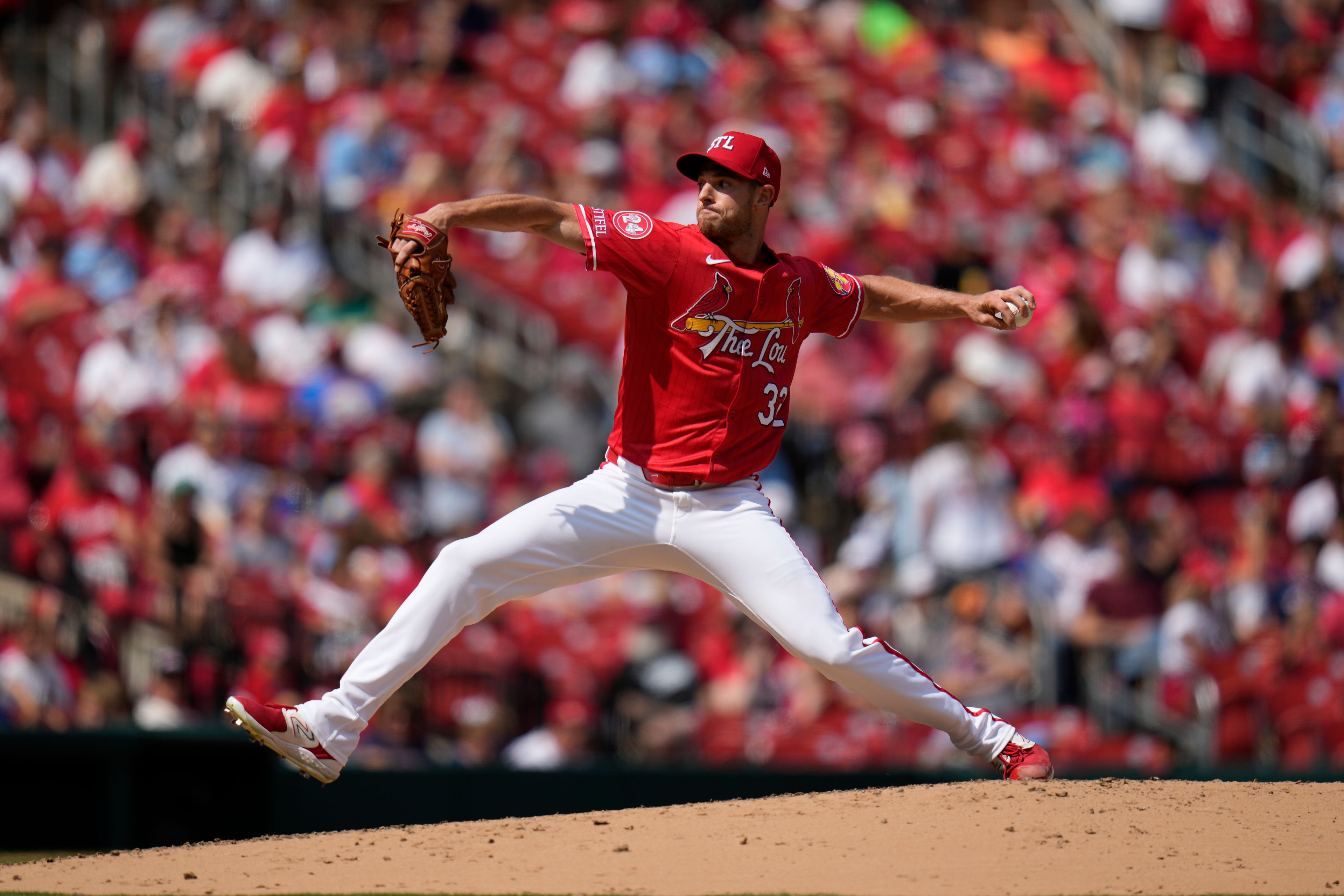 St. Louis Cardinals pitcher Steven Matz throws during the fourth inning of a baseball against the Seattle Mariners game Sunday, Sept. 8, 2024, in St. Louis. (AP Photo/Jeff Roberson)