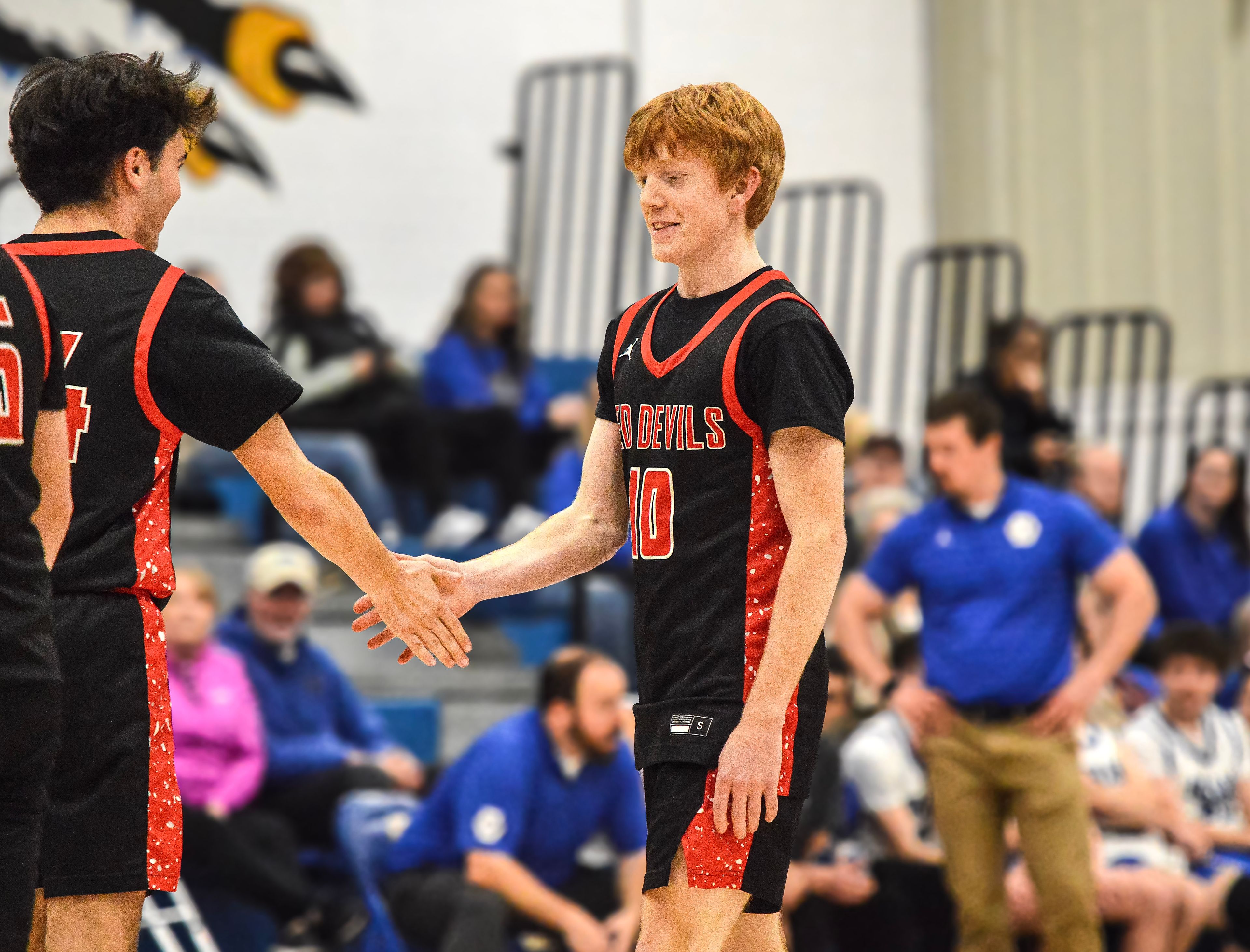 Chaffee sprints past Oran 86-37