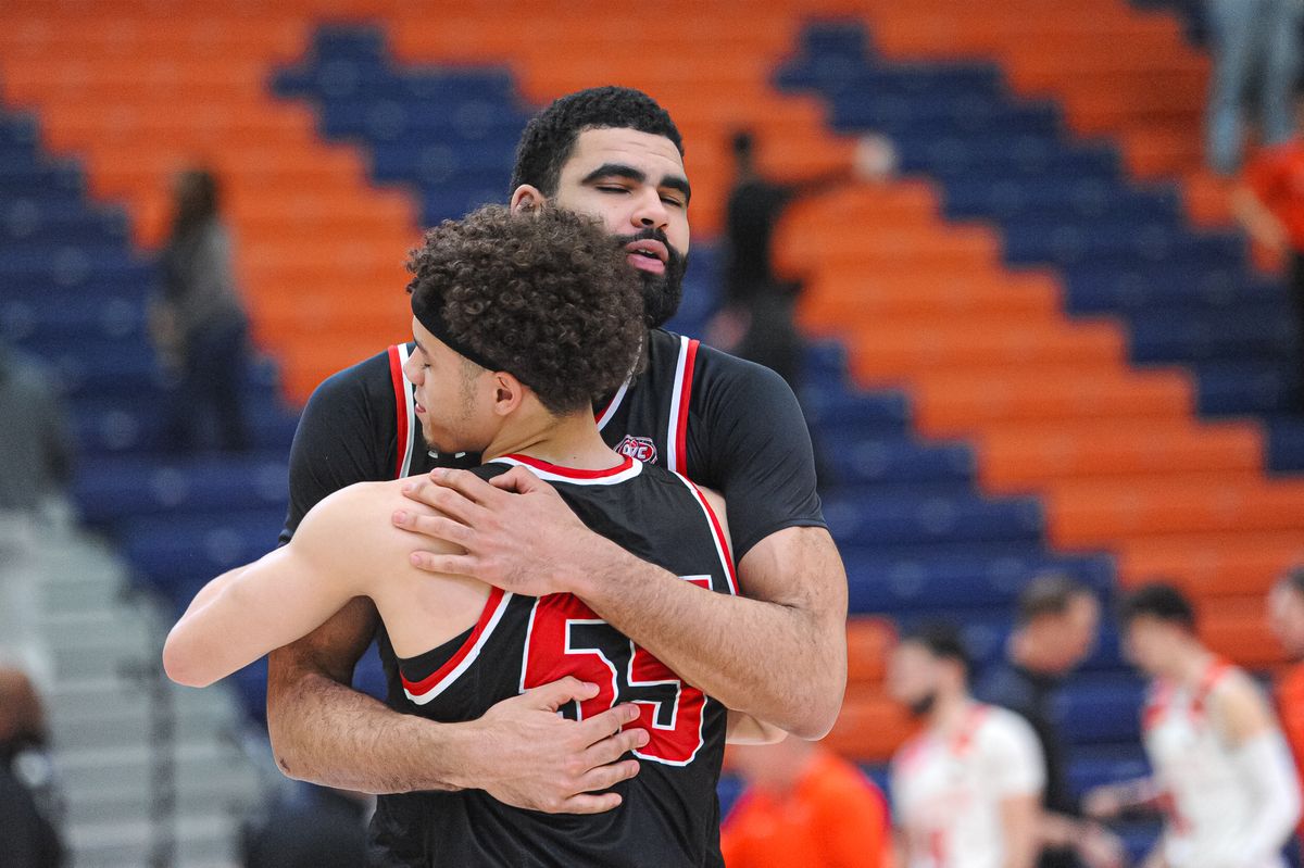 Southeast men narrowly outlast Martin in final seconds of overtime