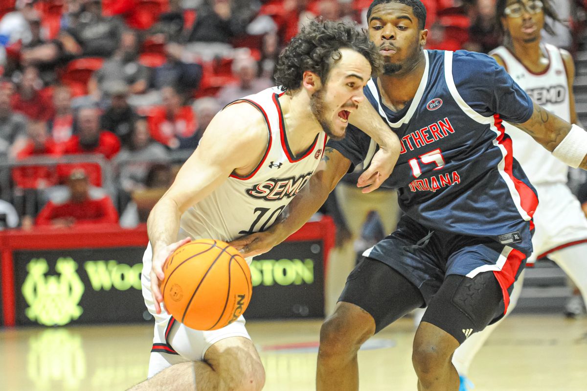 Southeast men survive physical Little Rock, remain first in title race