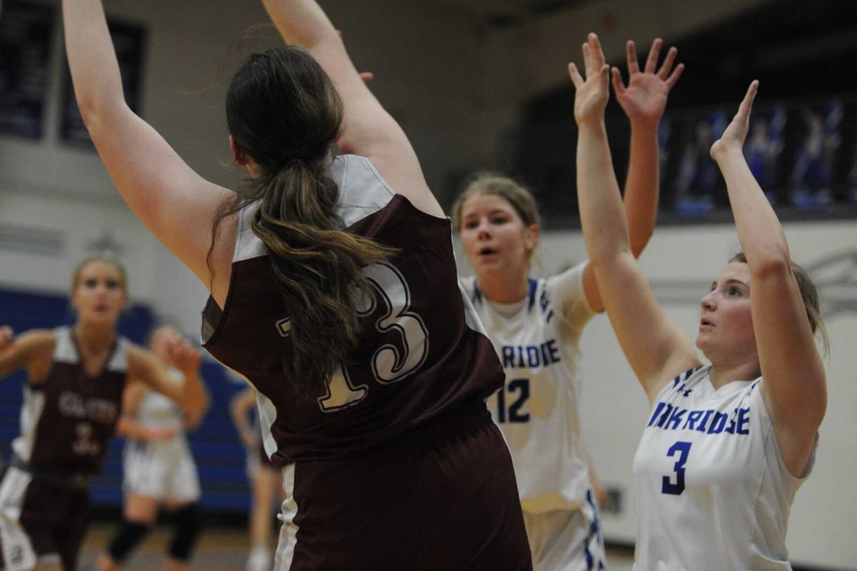 Oak Ridge depth, speed overwhelms St. Paul in season-opening win