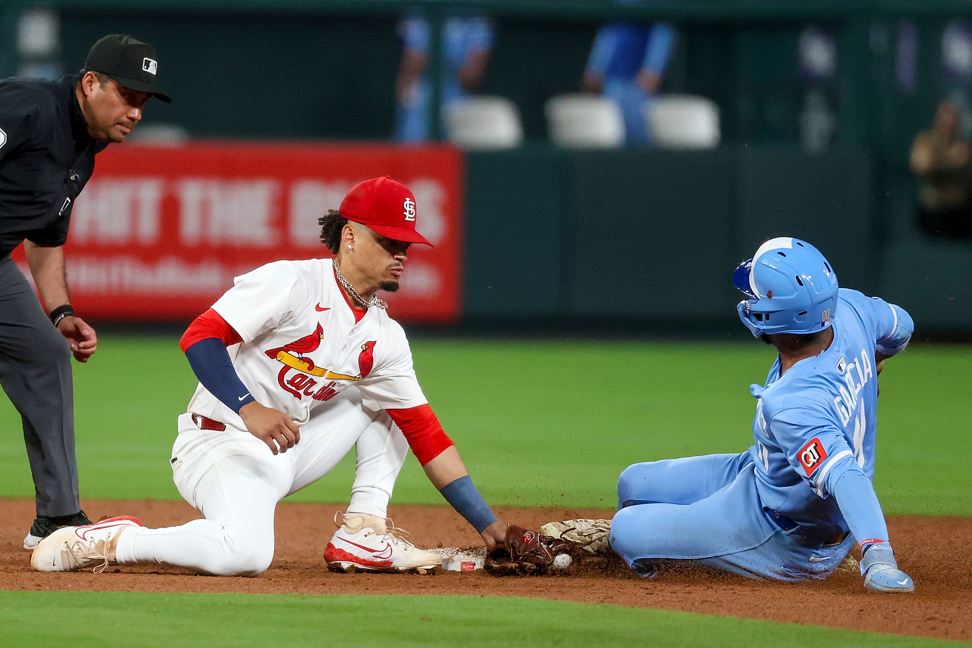 Garcia homers as the Royals beat the Cards 7-5 to split doubleheader
