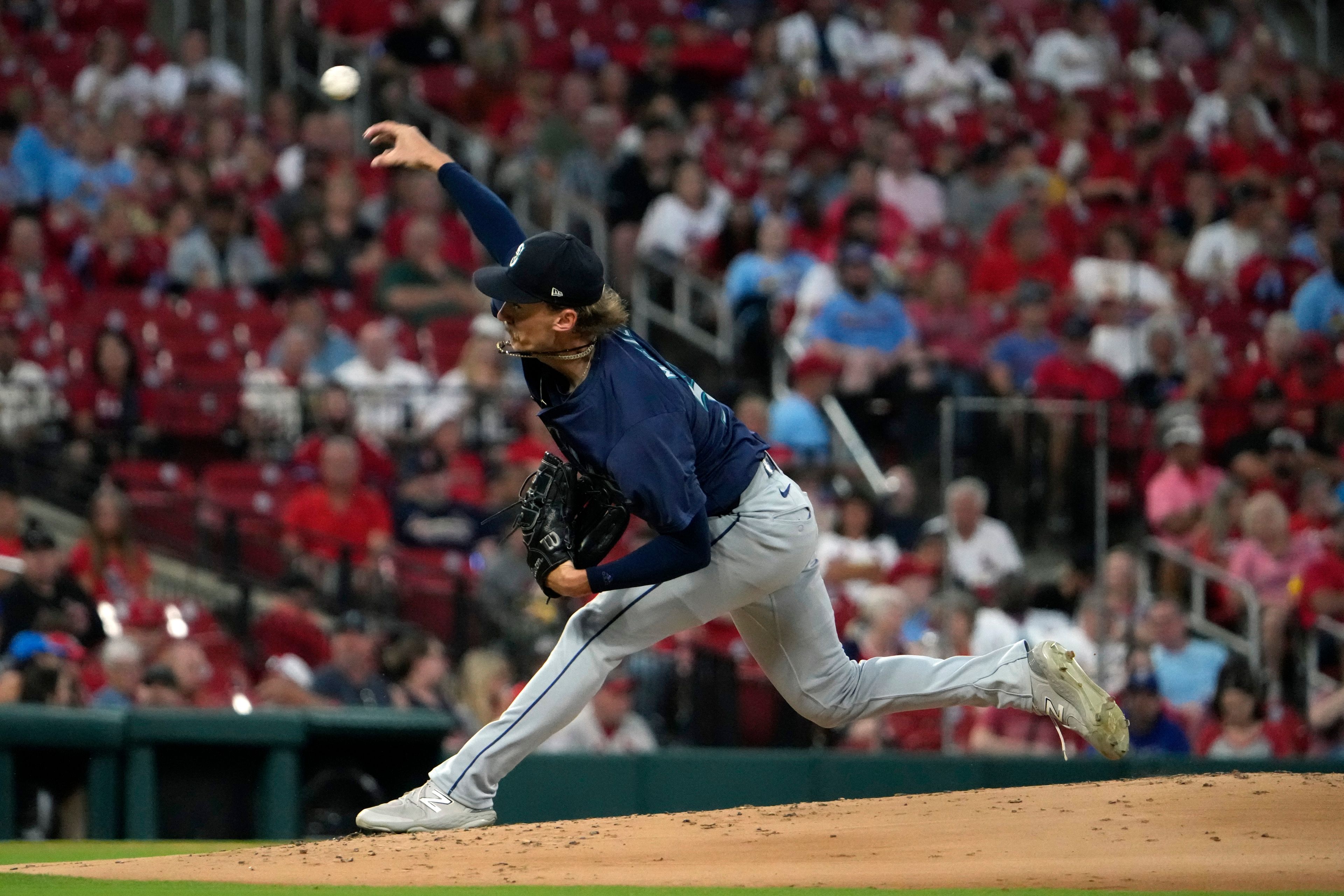 Seattle Mariners starting pitcher Bryce Miller throws during the first inning of a baseball game against the St. Louis Cardinals Friday, Sept. 6, 2024, in St. Louis. (AP Photo/Jeff Roberson)