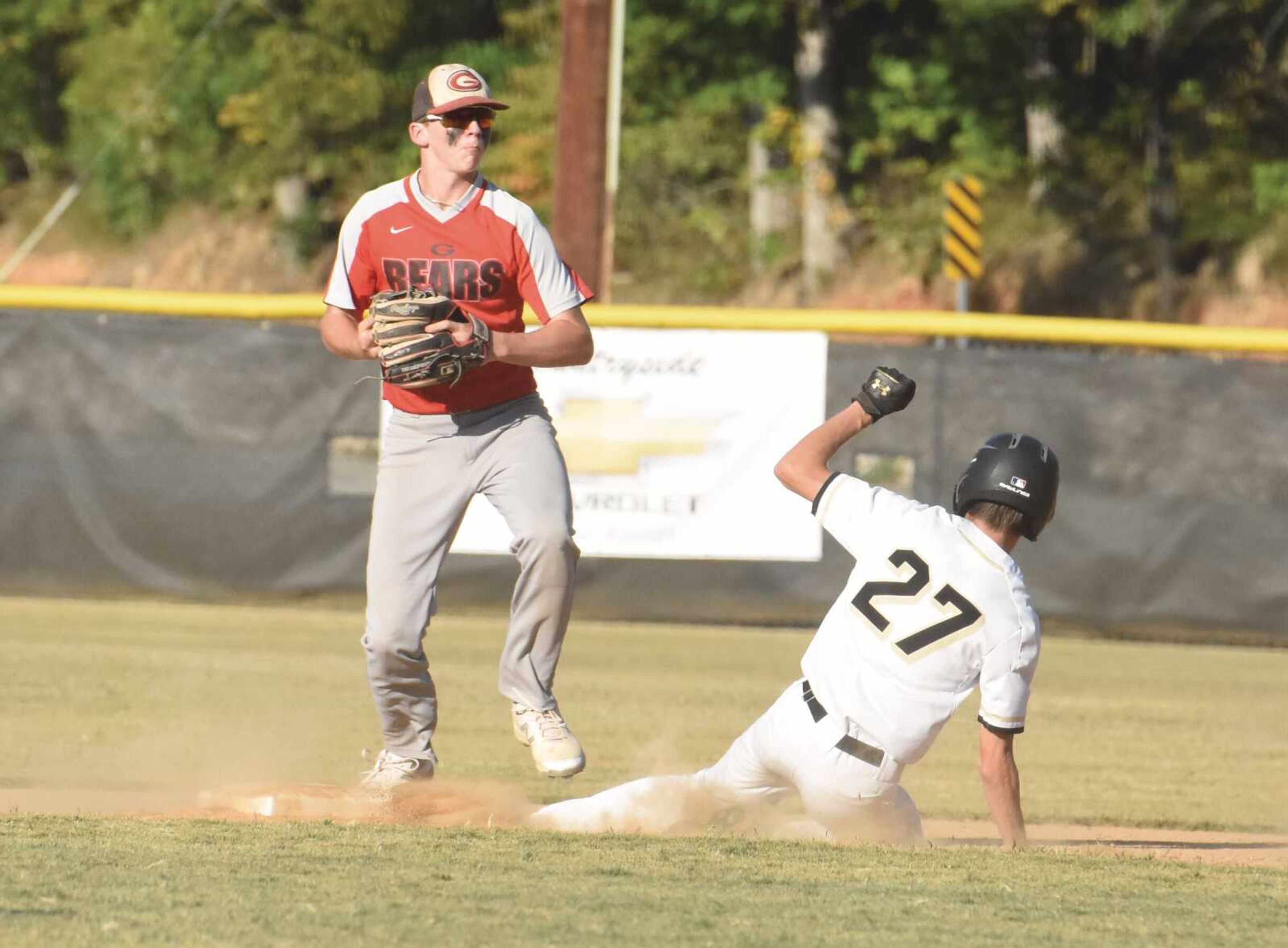 Doniphan falls to Greenville in final conference game before OFC Tournament