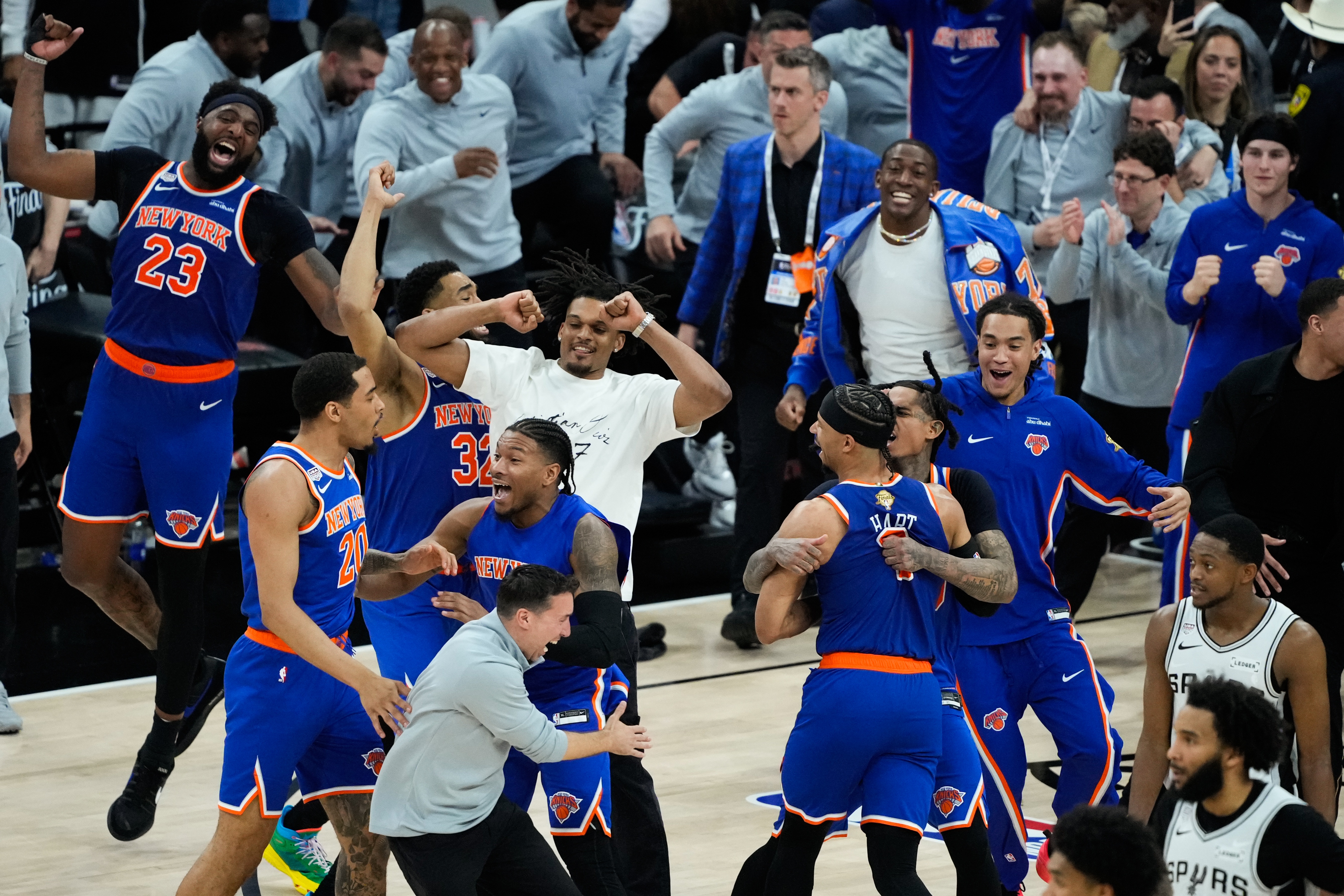 MLB時々NBA After 53 years, New York Knicks are NBA champions. And wait