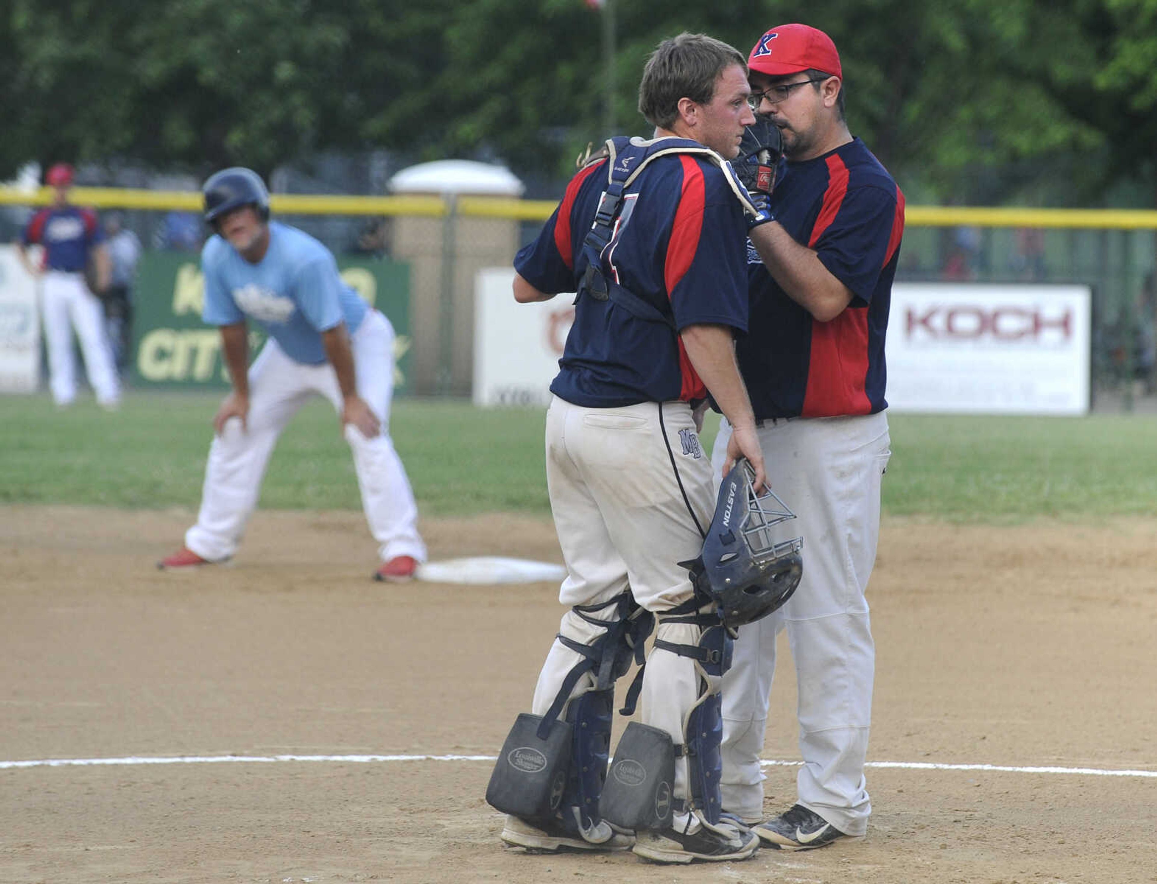 FRED LYNCH ~ flynch@semissourian.com
Kelso Fast Pitch catcher Justin Landewee and pitcher Carlos Cabrera discuss the situation with The Clubhouse runner on second base during the first inning Friday, June 8, 2018 at the Kelso Klassic in Kelso, Missouri.